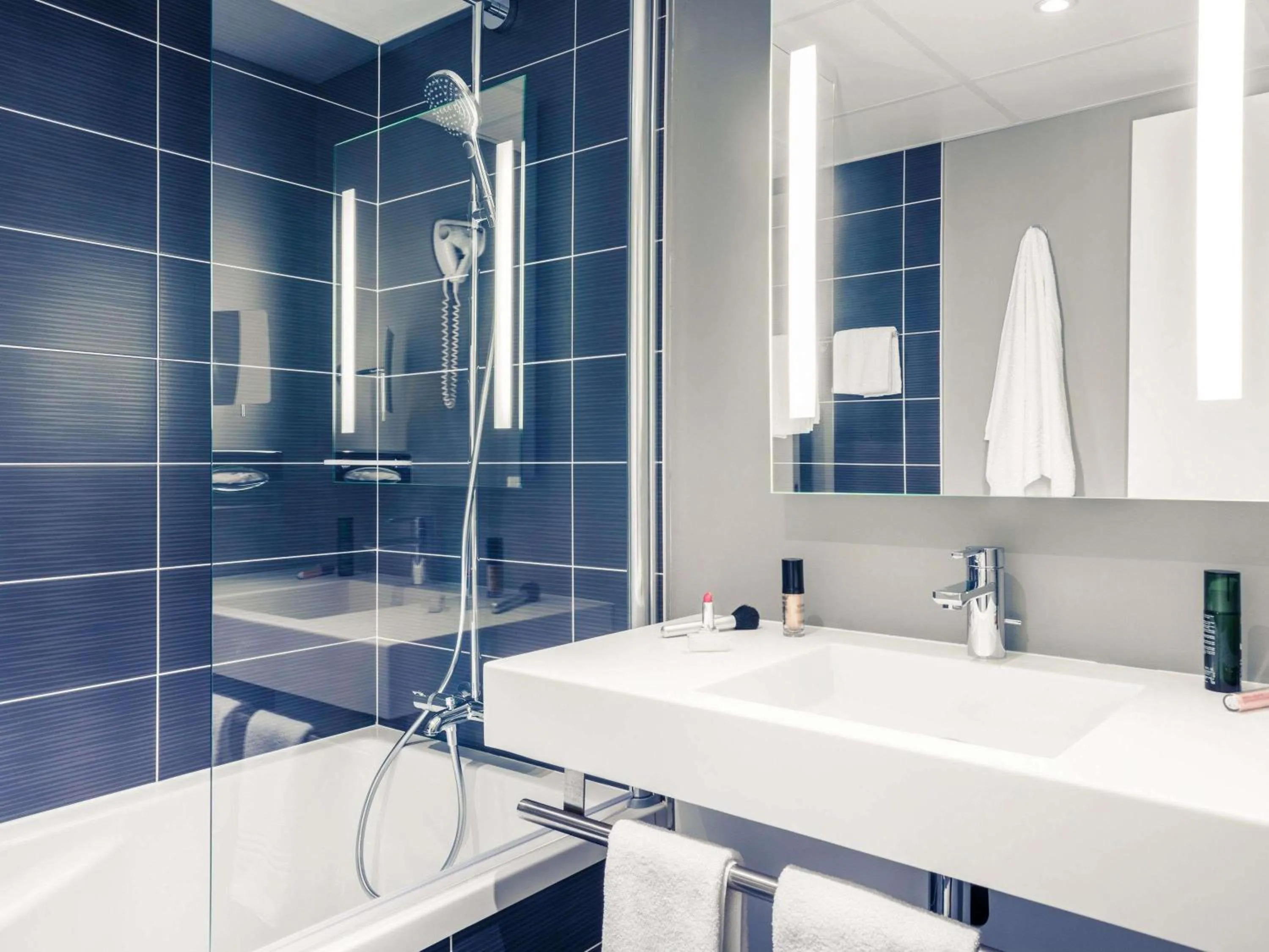 Bedroom in Mercure Compiègne Sud