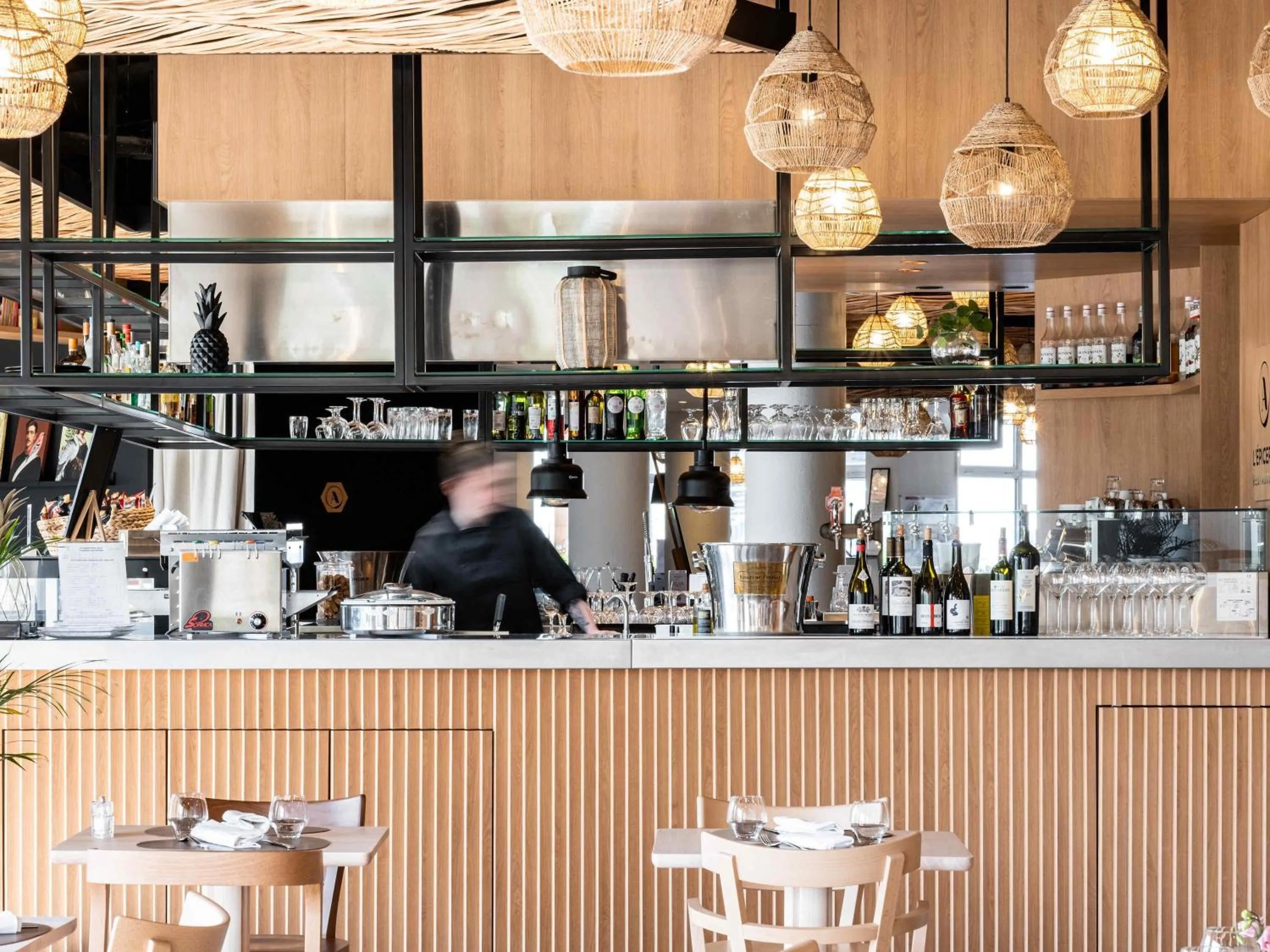 Restaurant/places to eat in Mercure Compiègne Sud