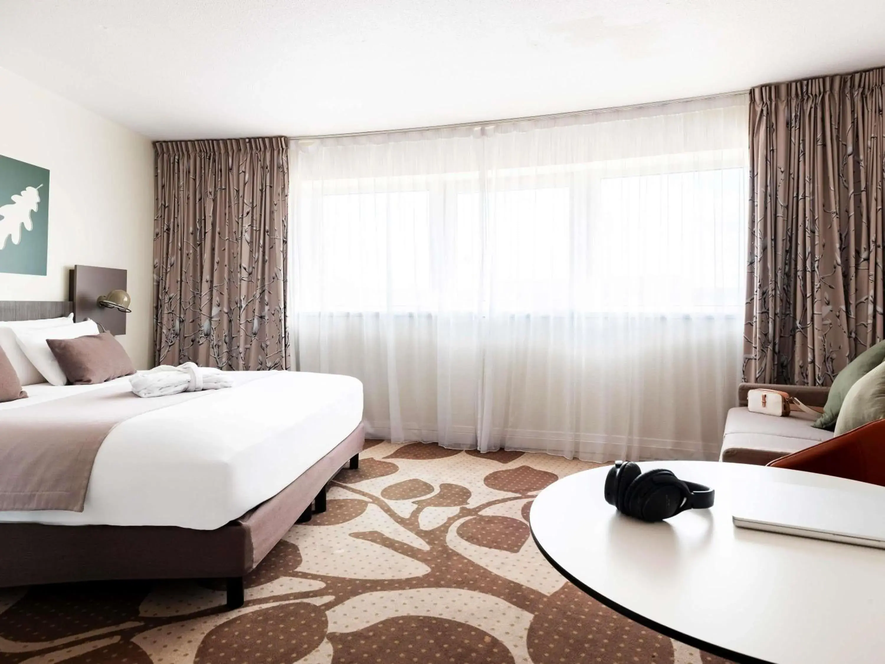 Bedroom, Bed in Mercure Compiègne Sud Bedroom, Bed in Mercure Compiègne Sud