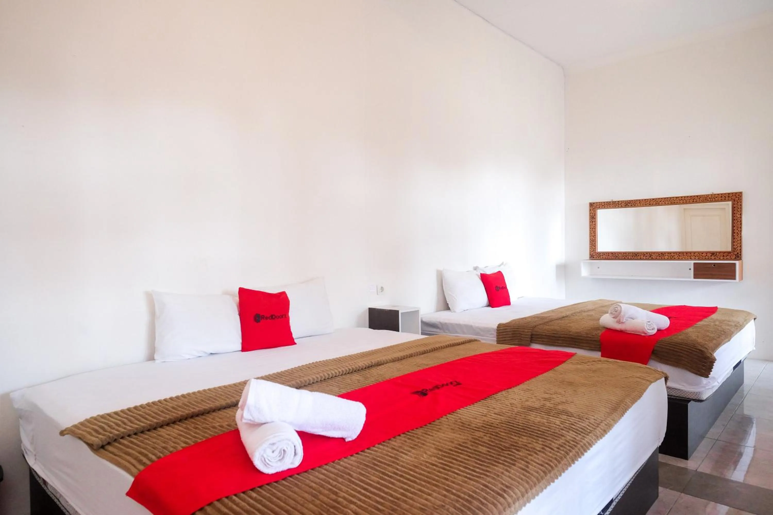 Bed in RedDoorz near Grojogan Sewu Tawangmangu