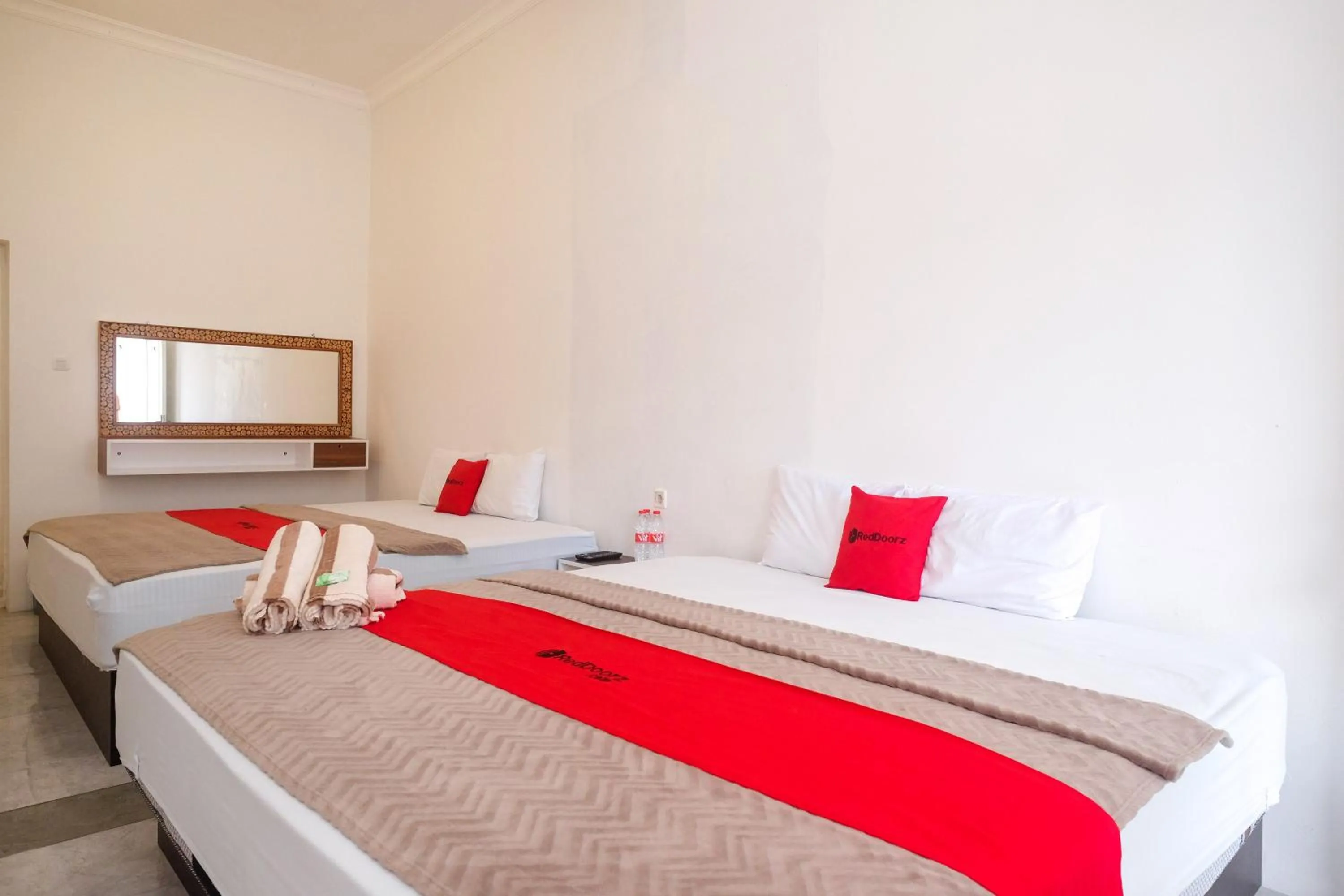 Bed in RedDoorz near Grojogan Sewu Tawangmangu