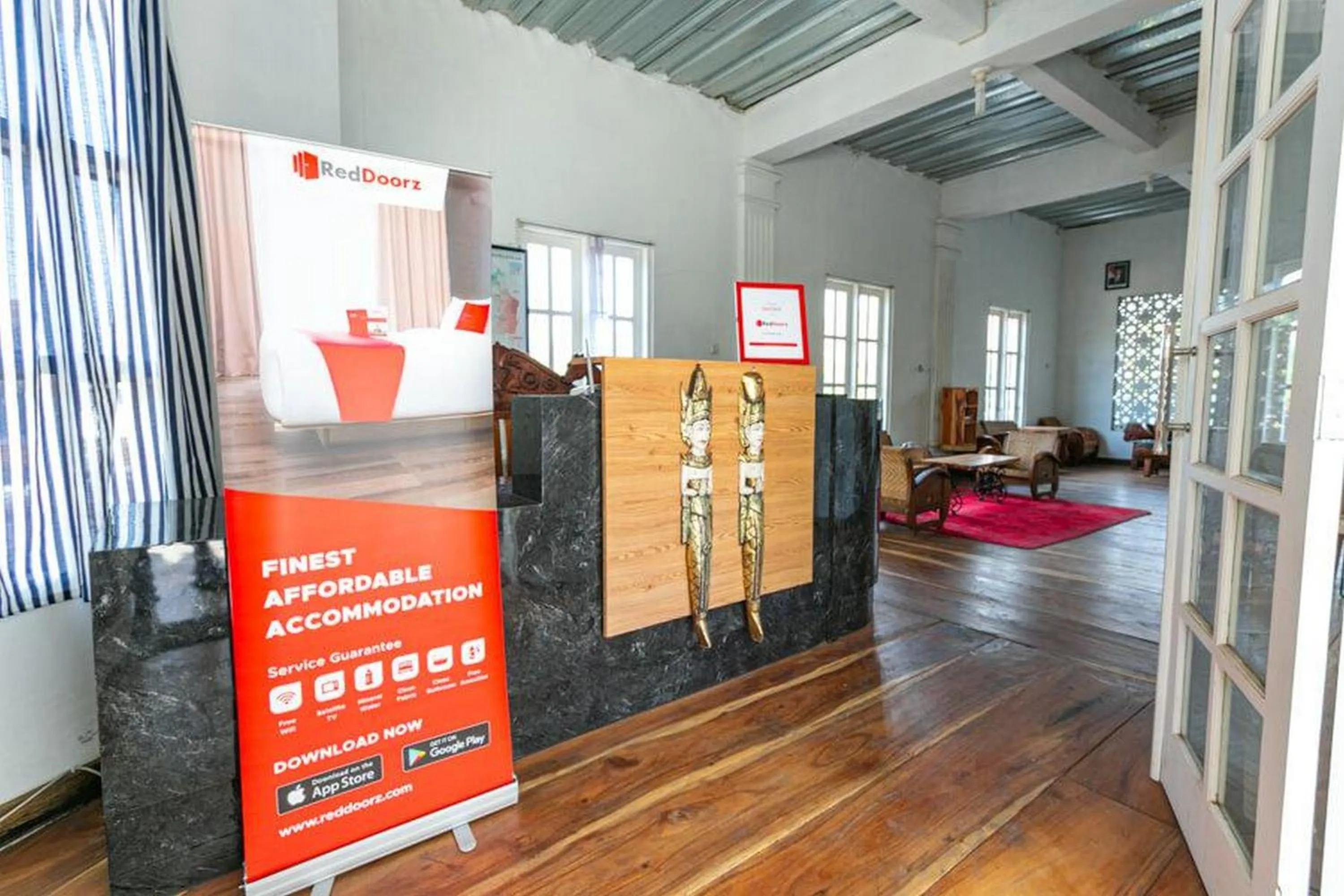 Lobby or reception in RedDoorz near Grojogan Sewu Tawangmangu