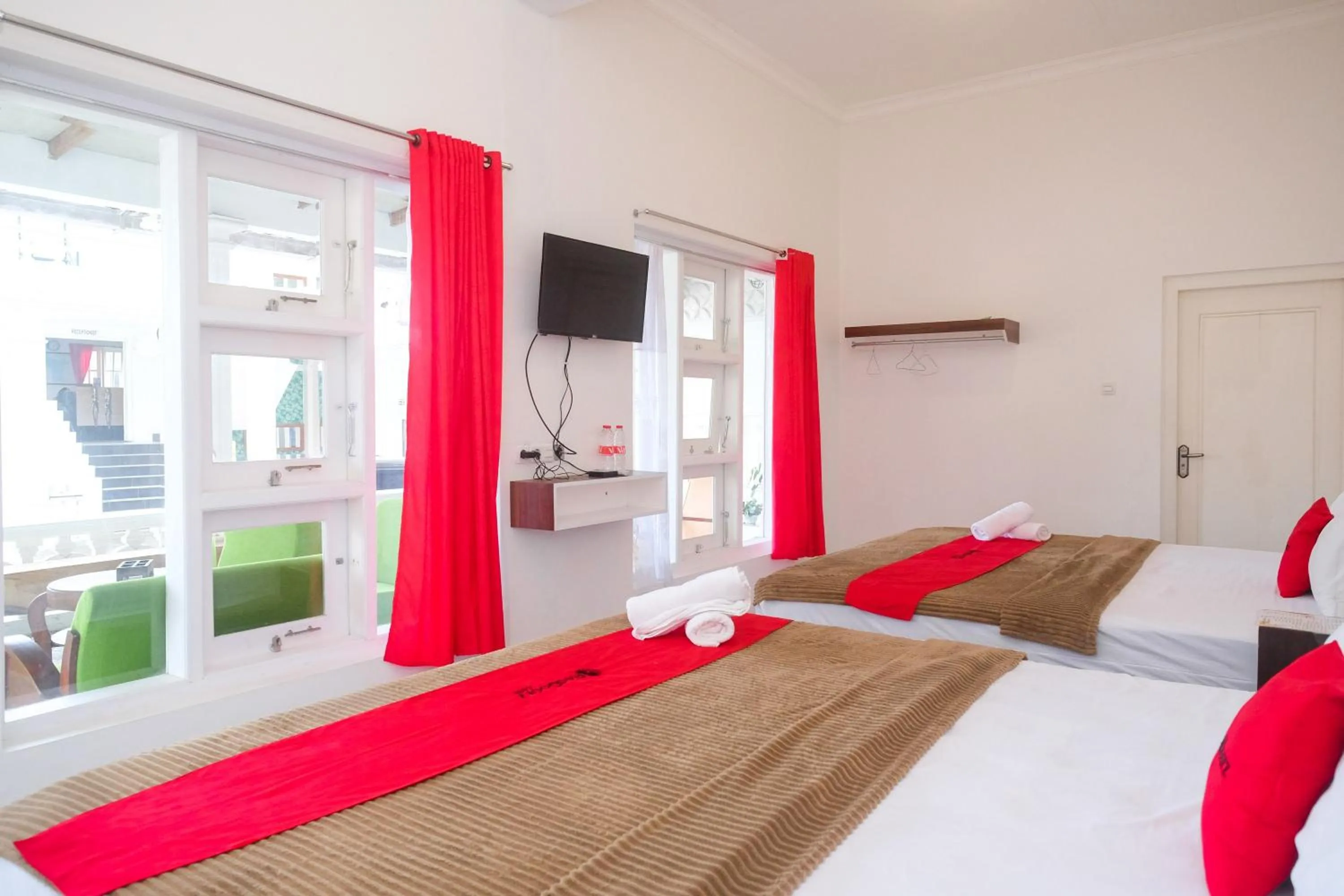 Bed in RedDoorz near Grojogan Sewu Tawangmangu