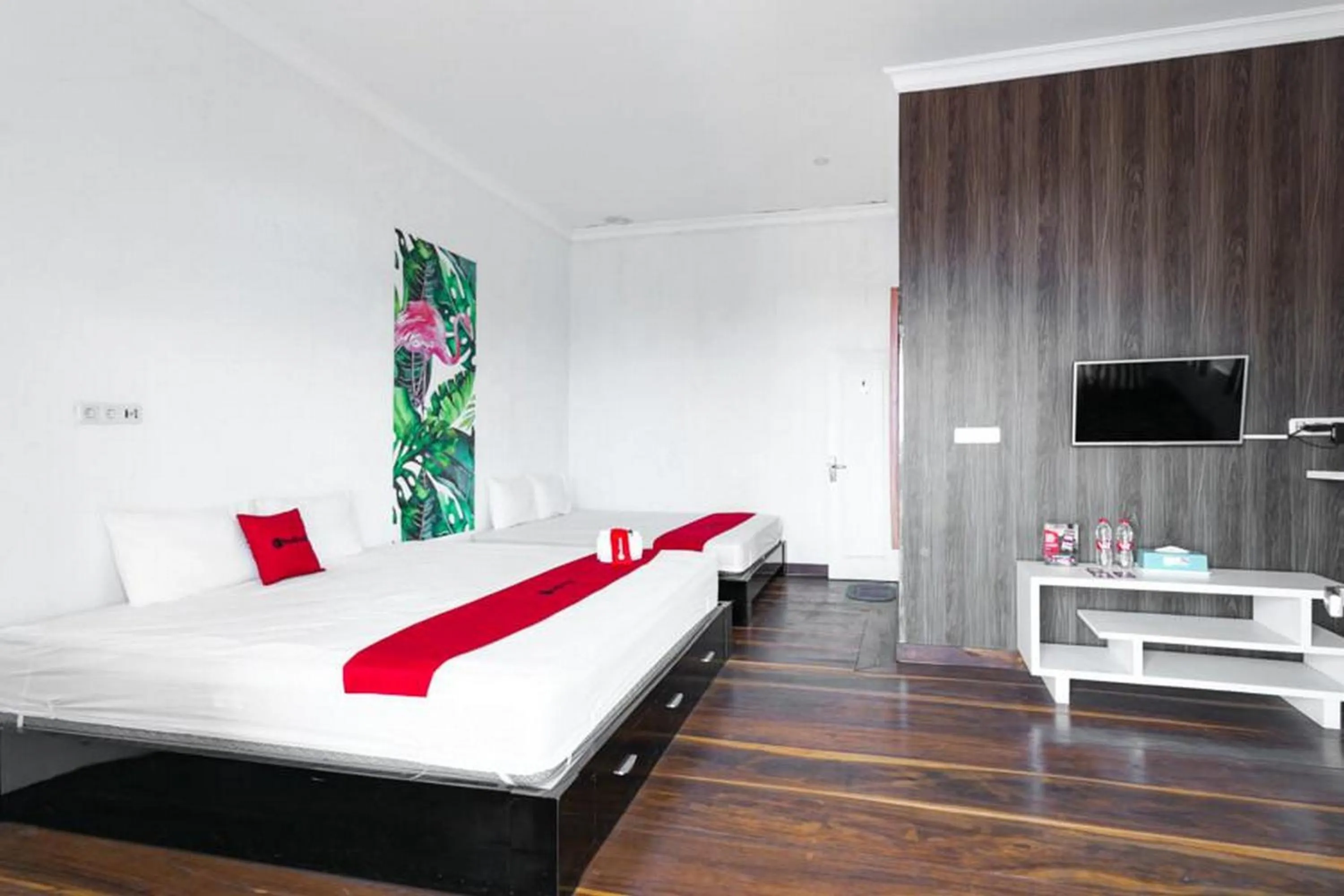 Bed in RedDoorz near Grojogan Sewu Tawangmangu