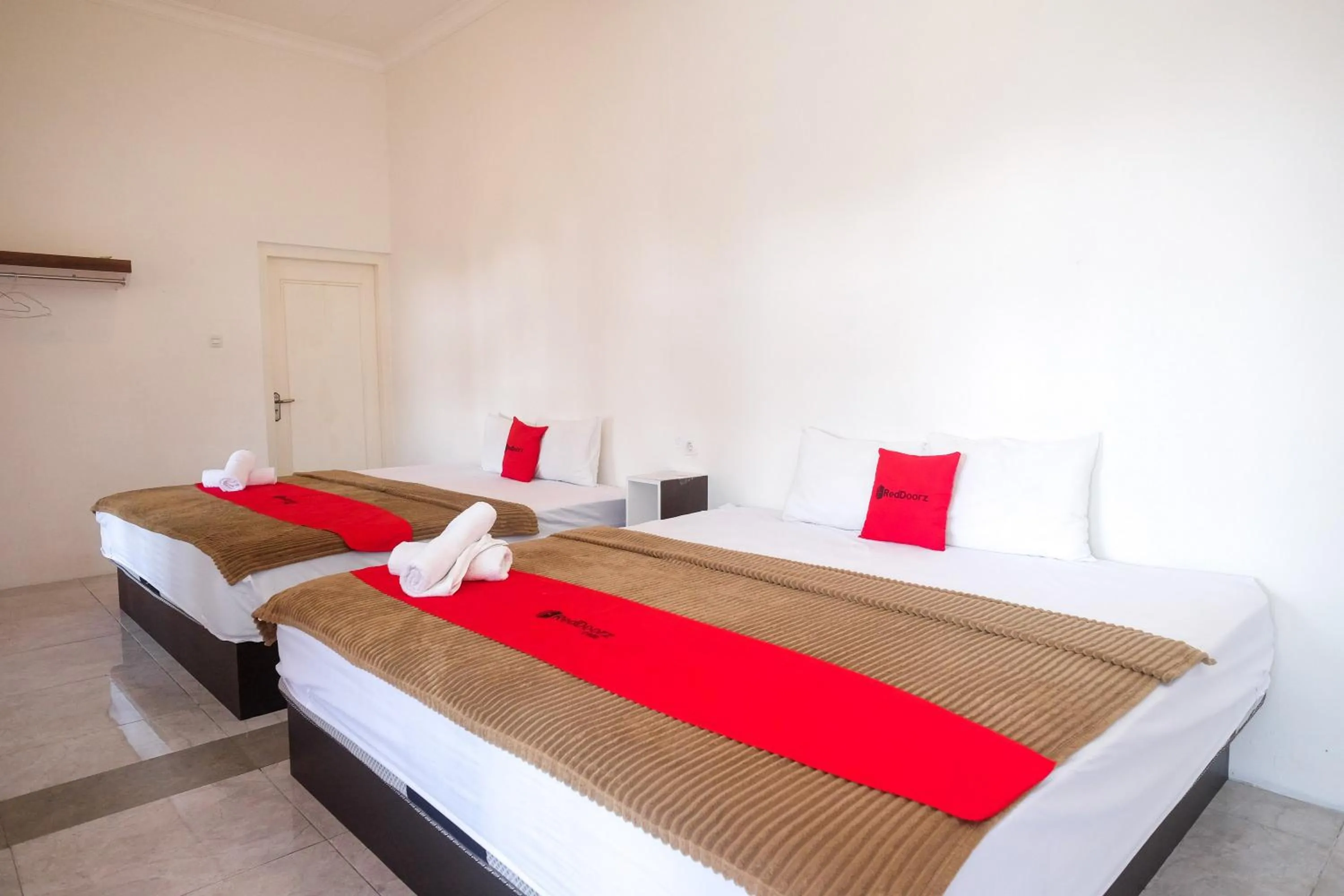 Bed in RedDoorz near Grojogan Sewu Tawangmangu