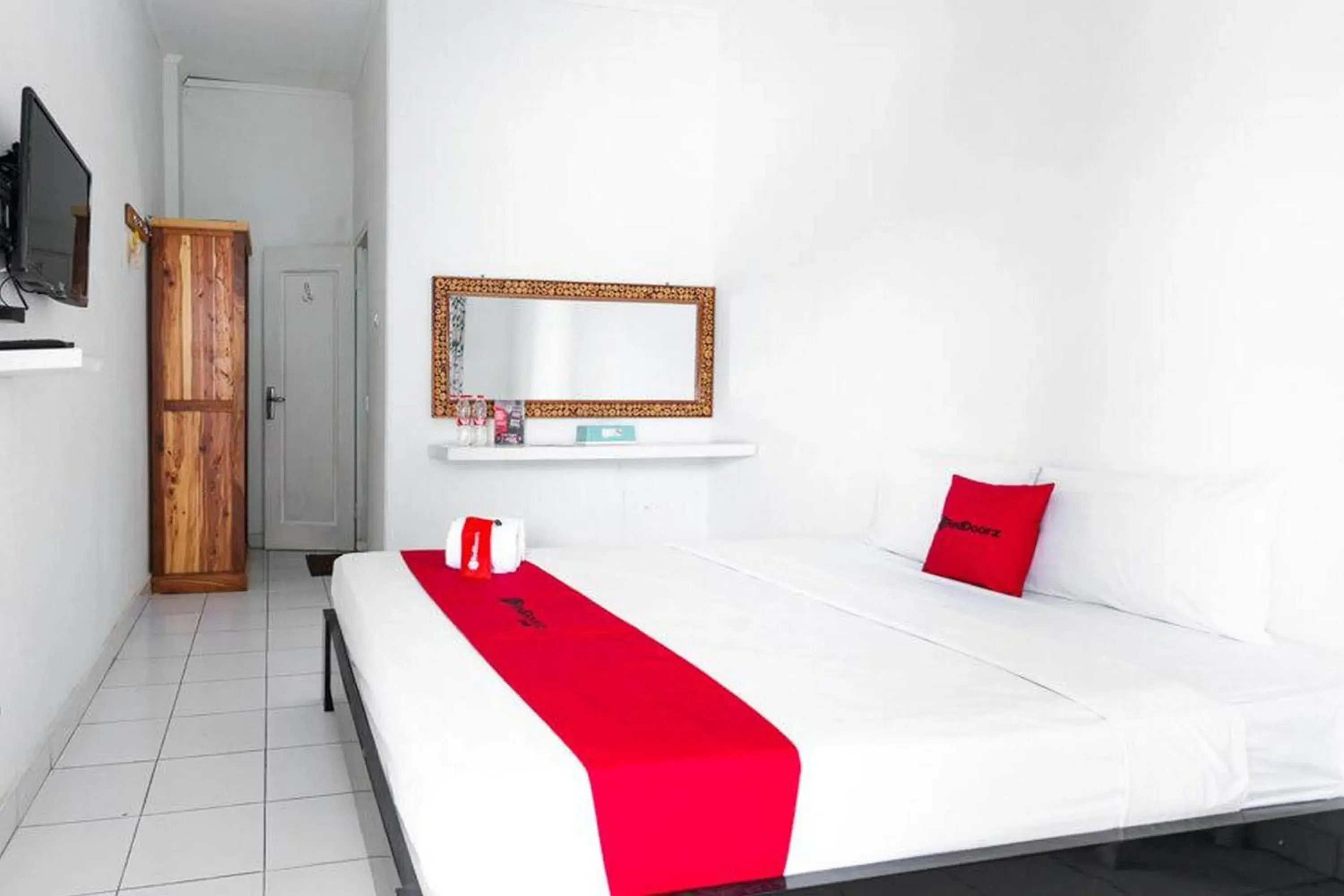 Bed in RedDoorz near Grojogan Sewu Tawangmangu Bed in RedDoorz near Grojogan Sewu Tawangmangu