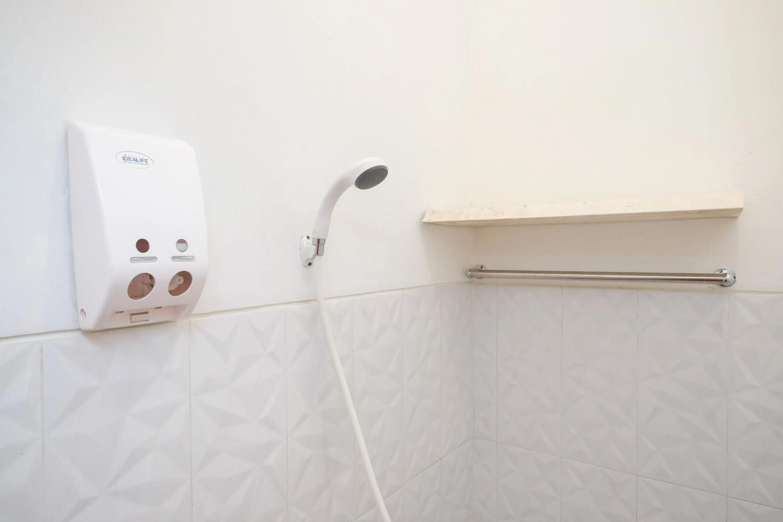 Bathroom in RedDoorz near Grojogan Sewu Tawangmangu