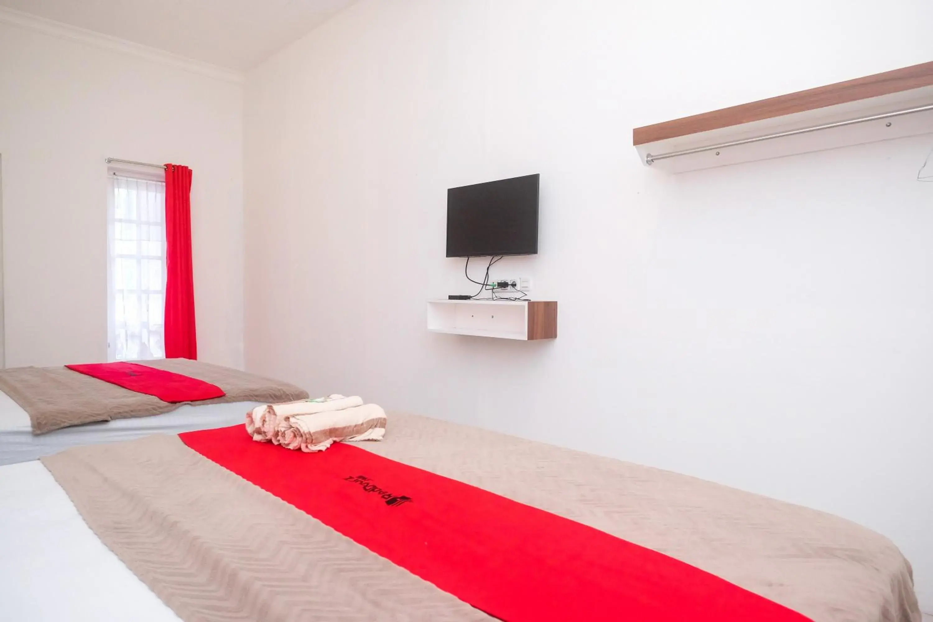 Bed in RedDoorz near Grojogan Sewu Tawangmangu Bed in RedDoorz near Grojogan Sewu Tawangmangu