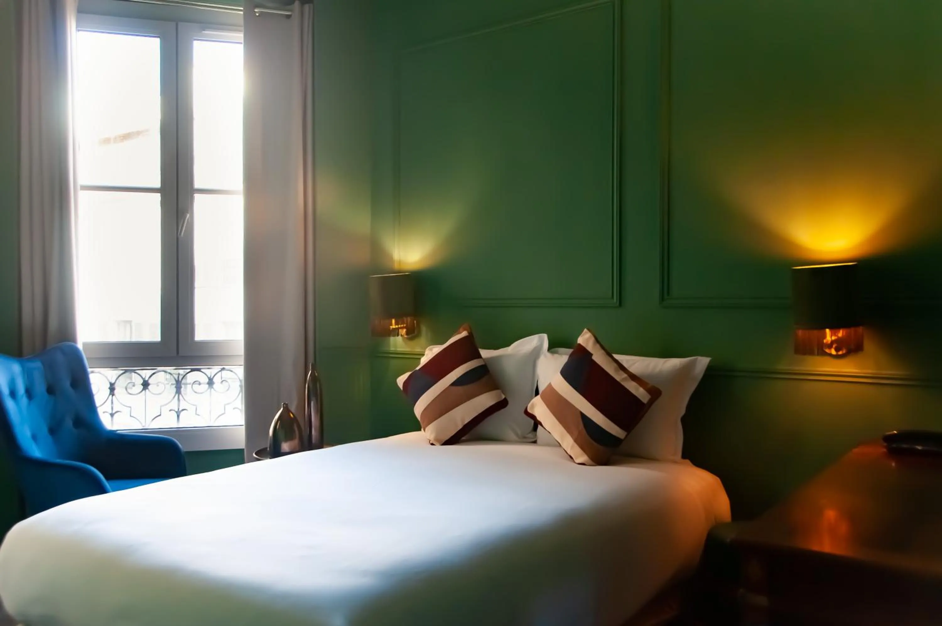 Bed in Hôtel Petit Saint-Honoré
