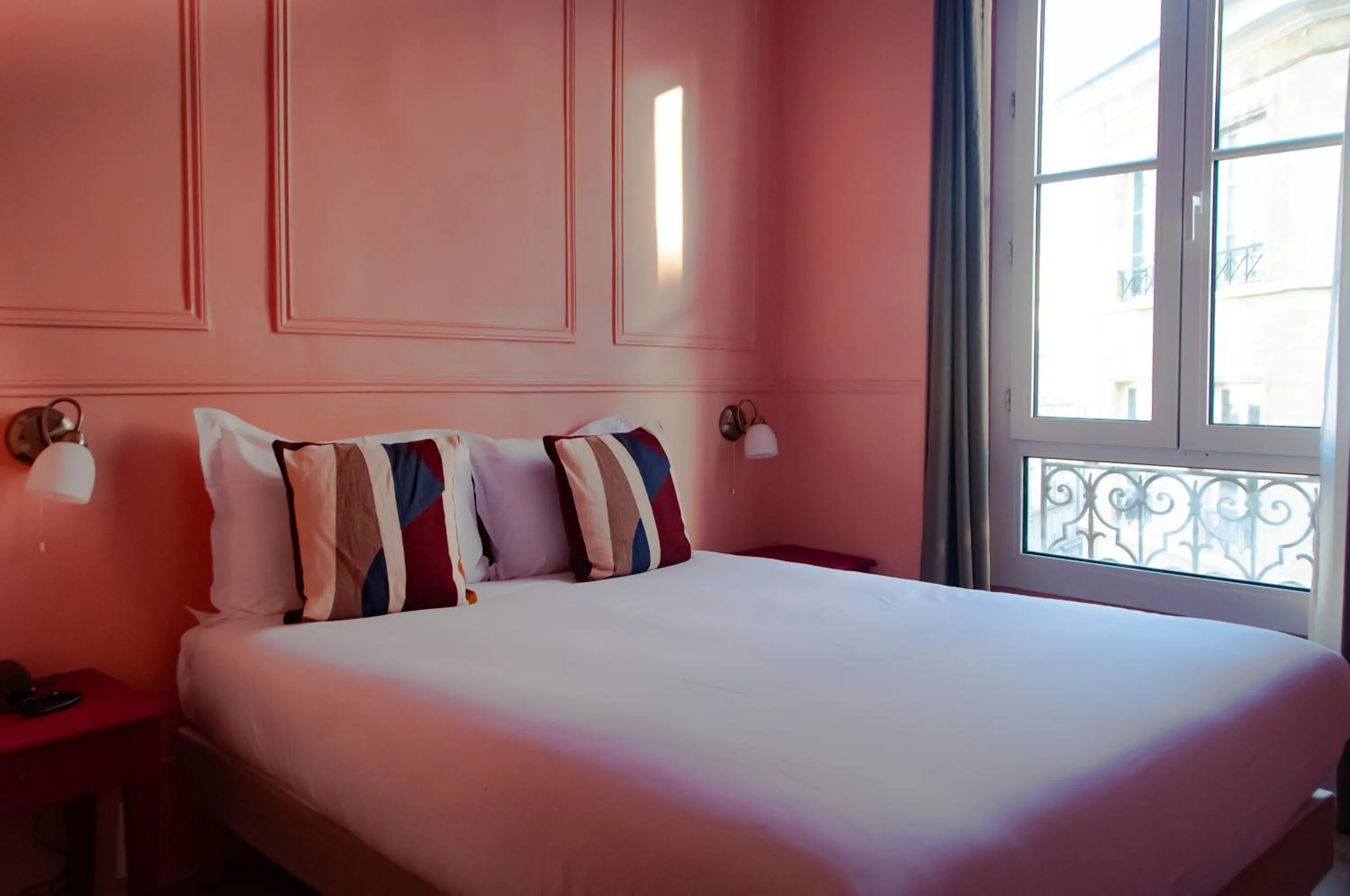 Bed in Hôtel Petit Saint-Honoré