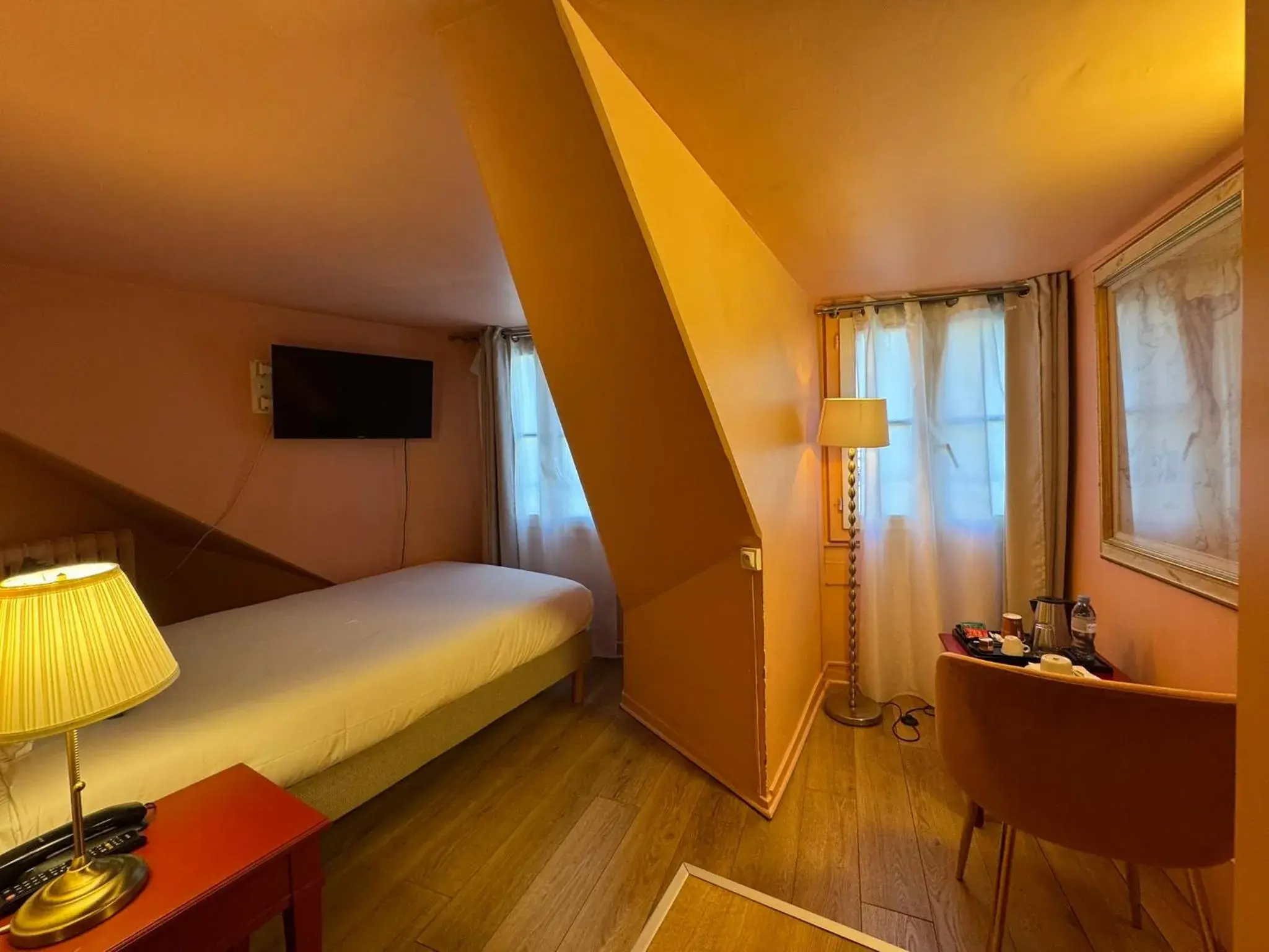 Photo of the whole room, Bed in Hôtel Petit Saint-Honoré Photo of the whole room, Bed in Hôtel Petit Saint-Honoré