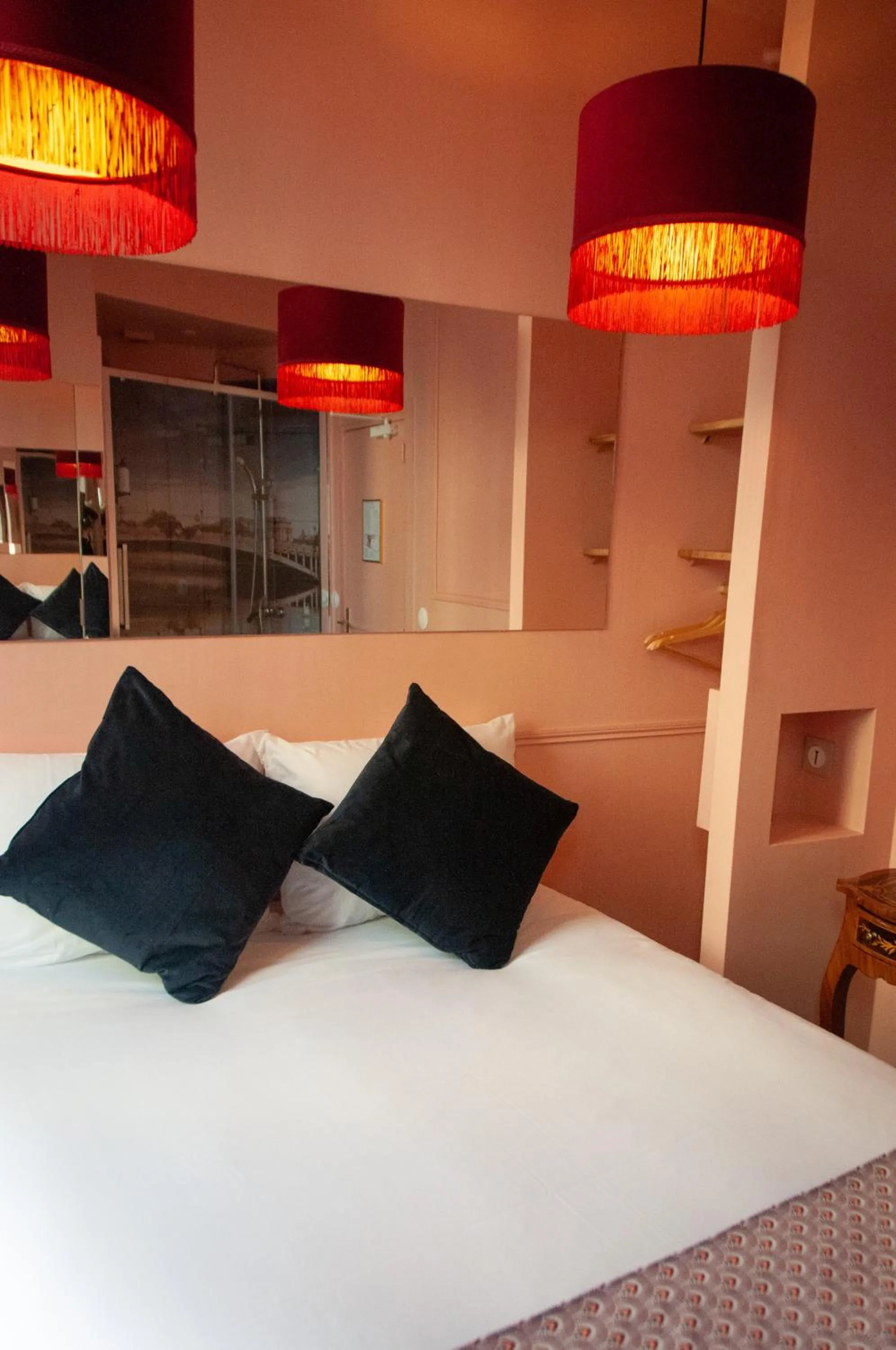 Bed in Hôtel Petit Saint-Honoré