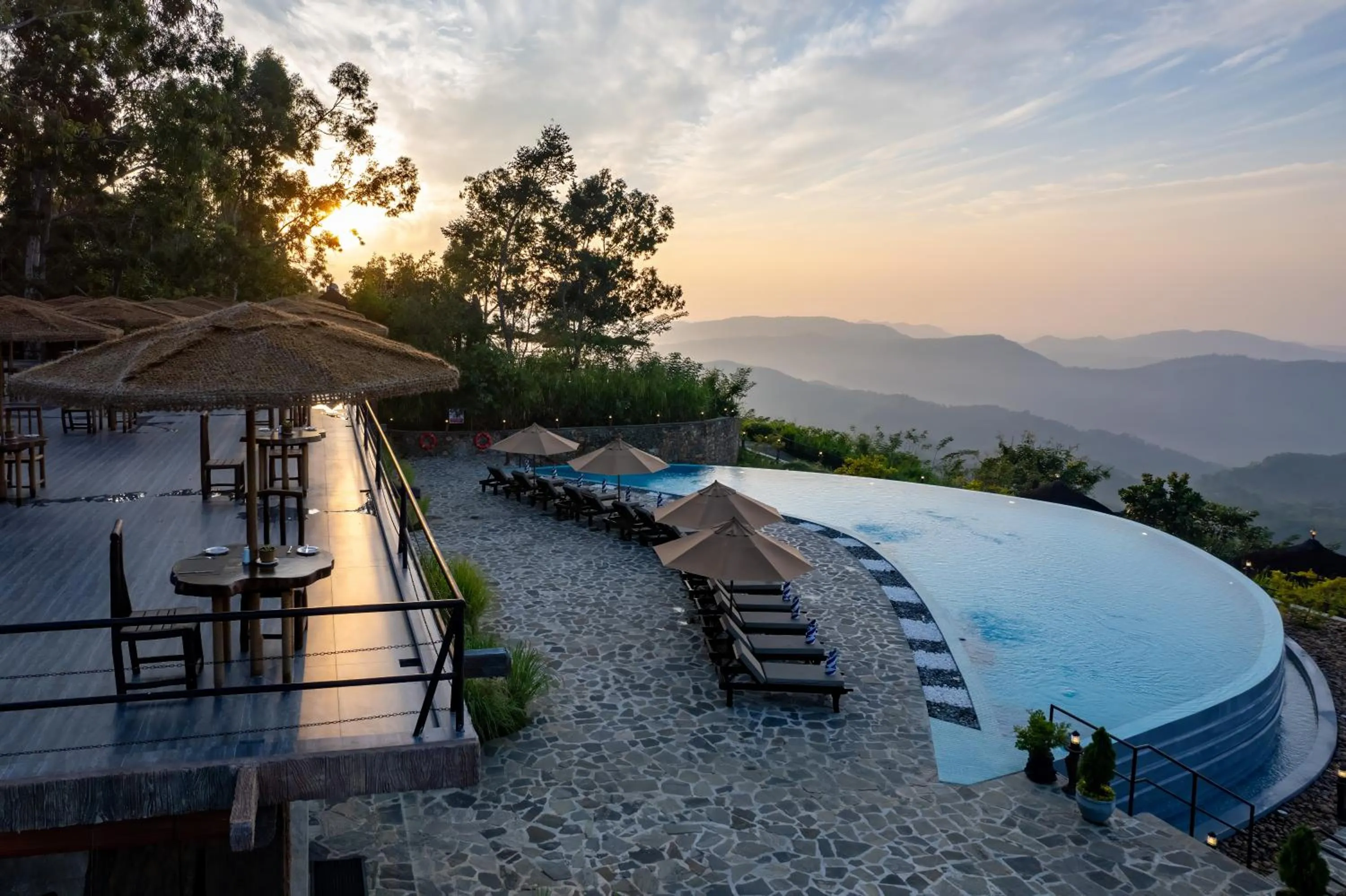 Swimming pool in Dream Cliff Mountain Resort