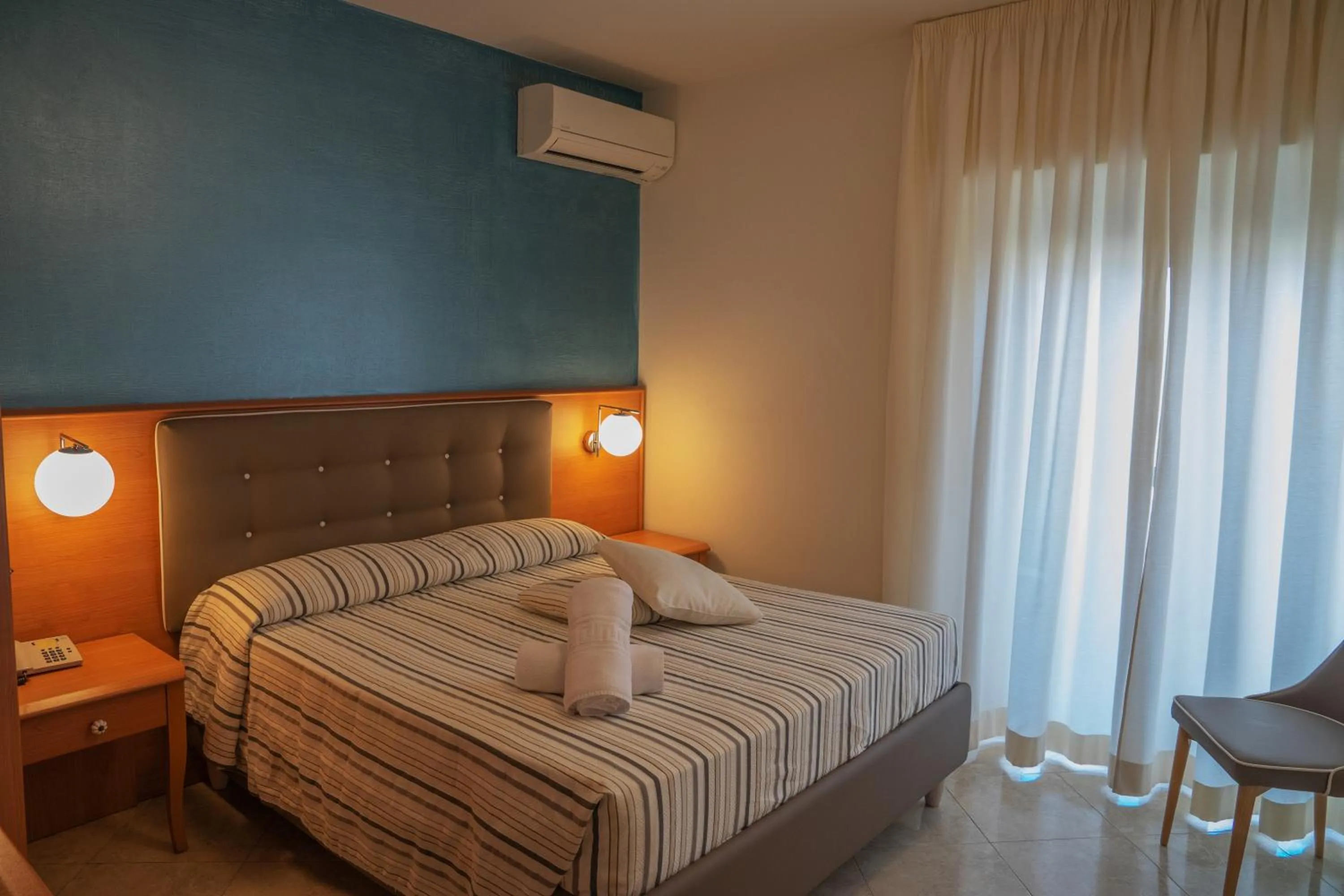 Photo of the whole room, Bed in Hotel Paradiso