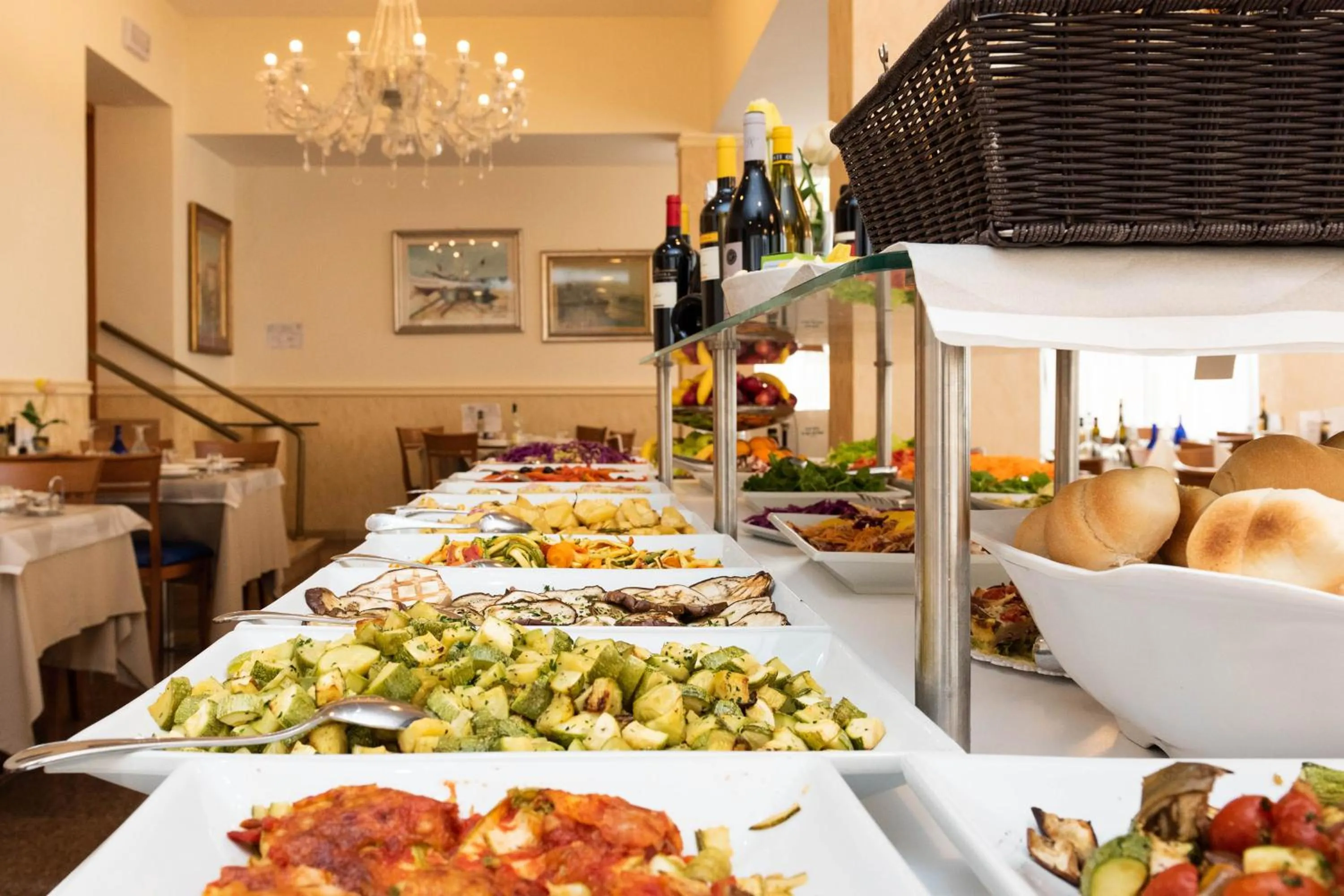 Restaurant/places to eat in Hotel Paradiso