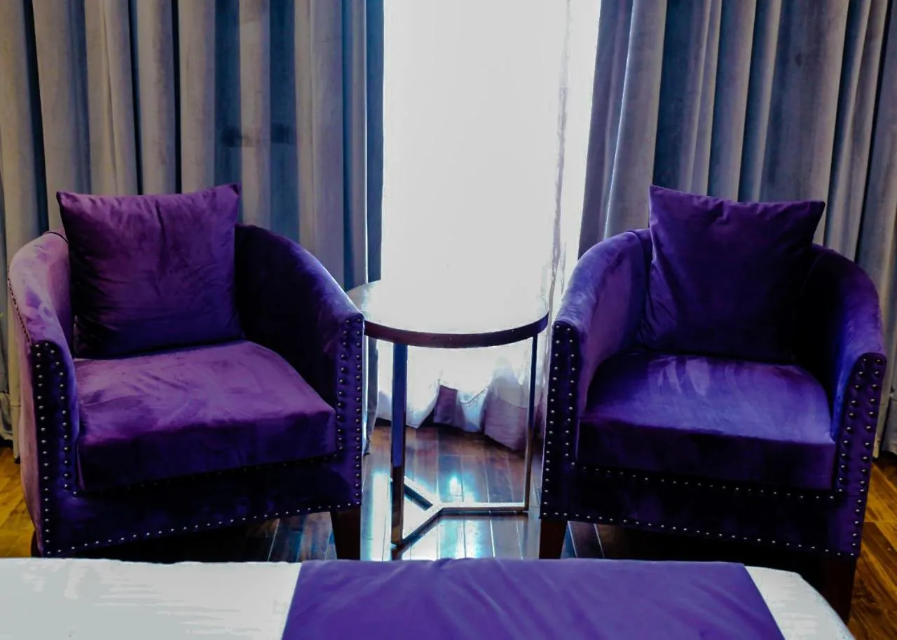 Seating area in Indigo Heights Hotel & Suites