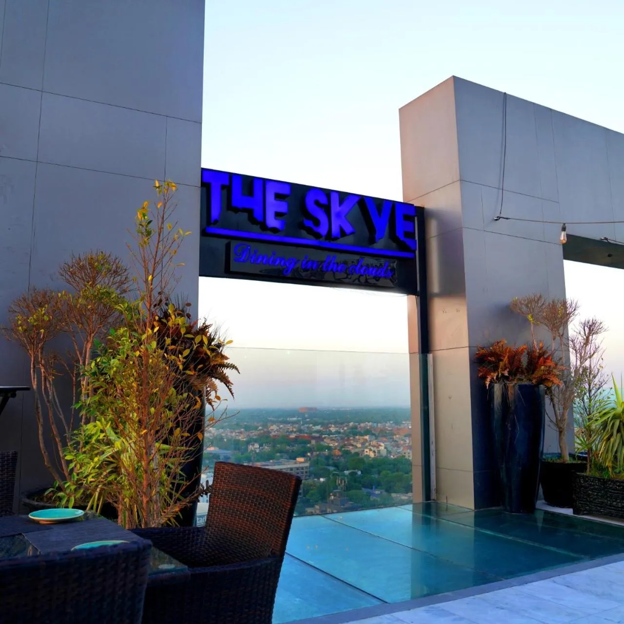 Restaurant/places to eat in Indigo Heights Hotel & Suites