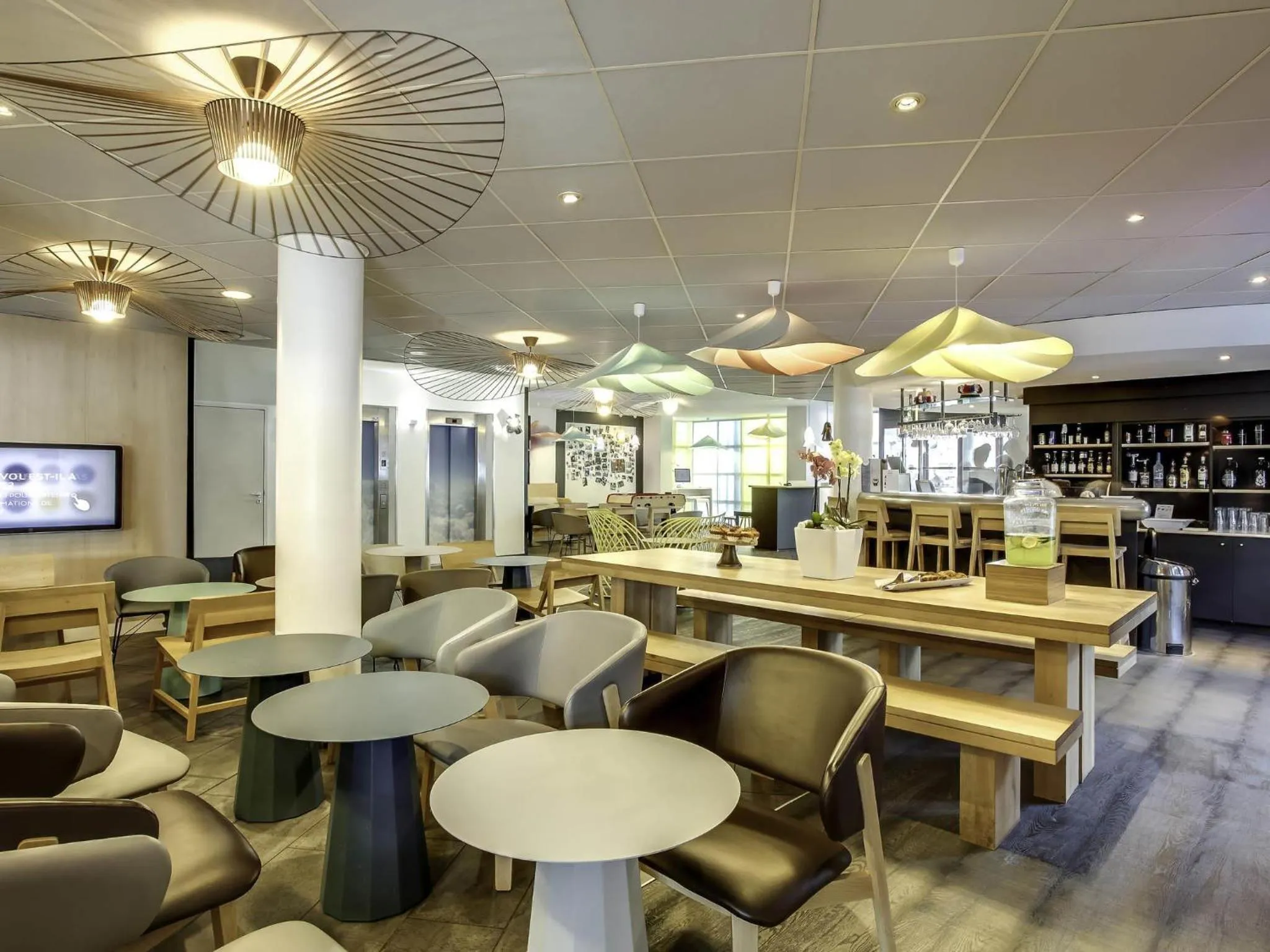 Lounge or bar in Novotel Suites Paris Stade de France