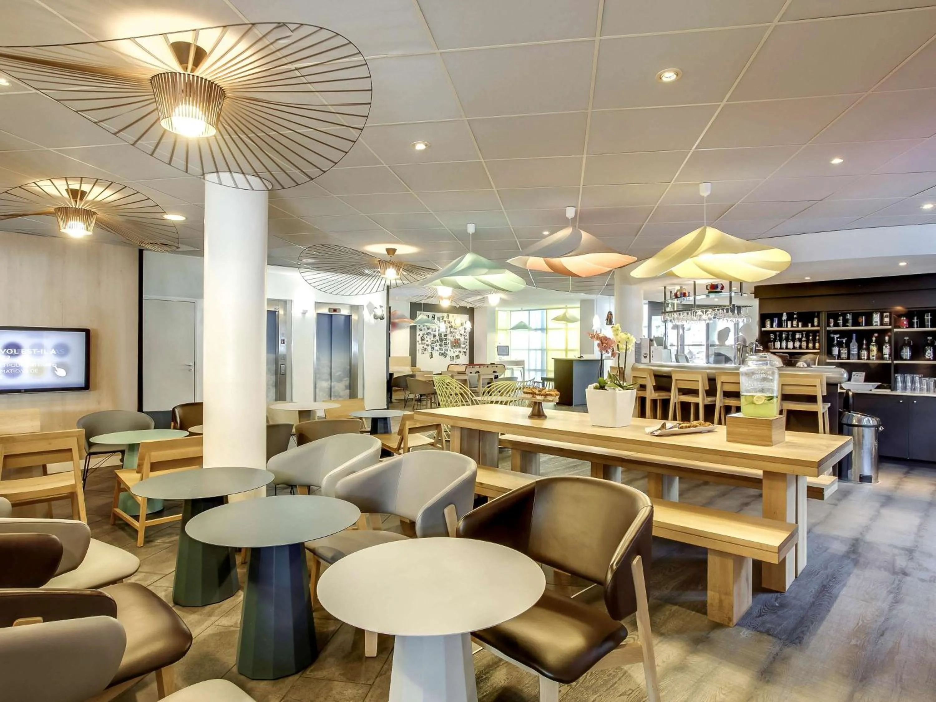 Lounge or bar in Novotel Suites Paris Stade de France