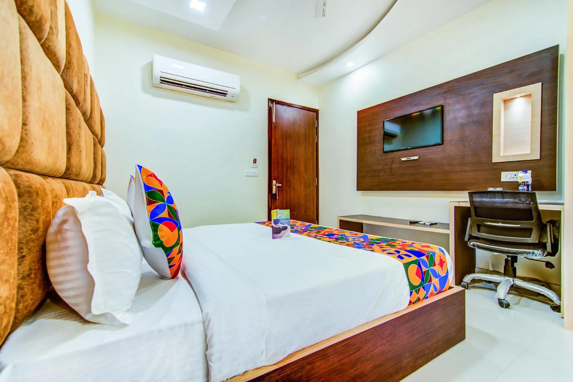 Bedroom in FabHotel Nayyar Inn