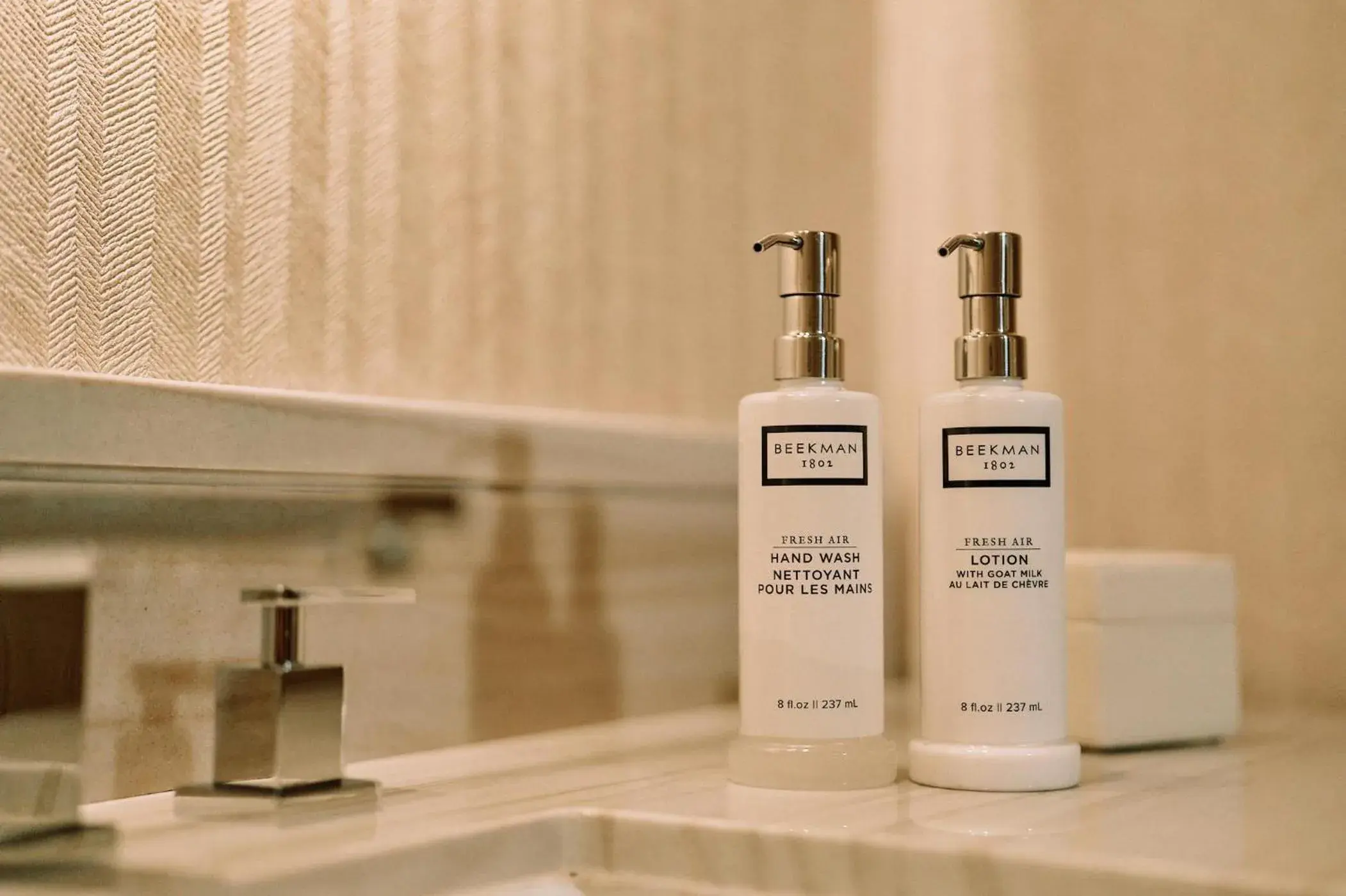 Deluxe King Accessible in Hotel Zoe Fisherman's Wharf Deluxe King Accessible in Hotel Zoe Fisherman's Wharf