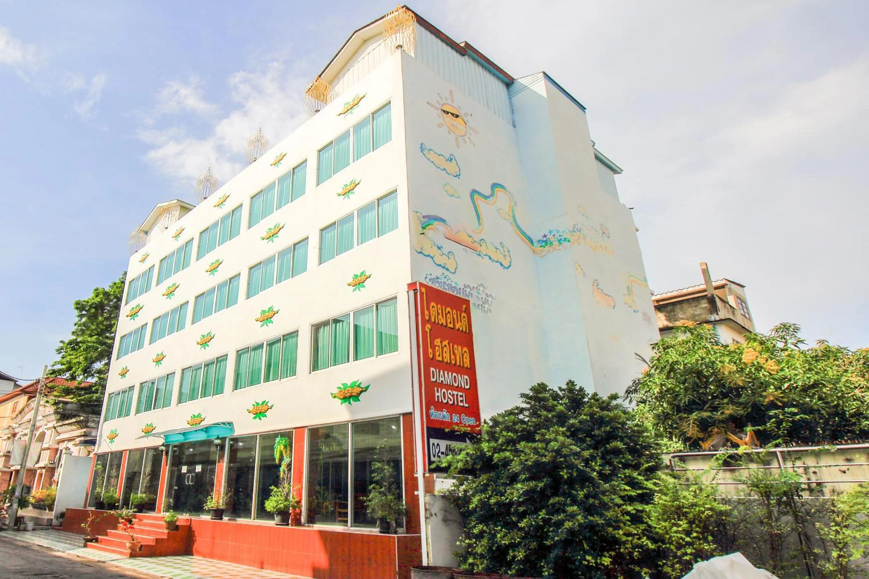 Property building in OYO 410 Diamond Boutique Hostel