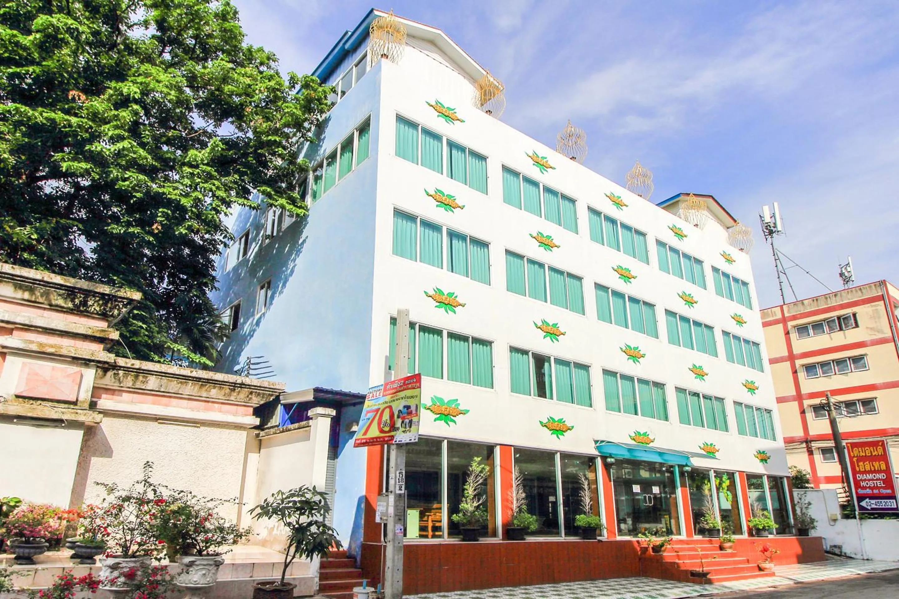 Property building in OYO 410 Diamond Boutique Hostel