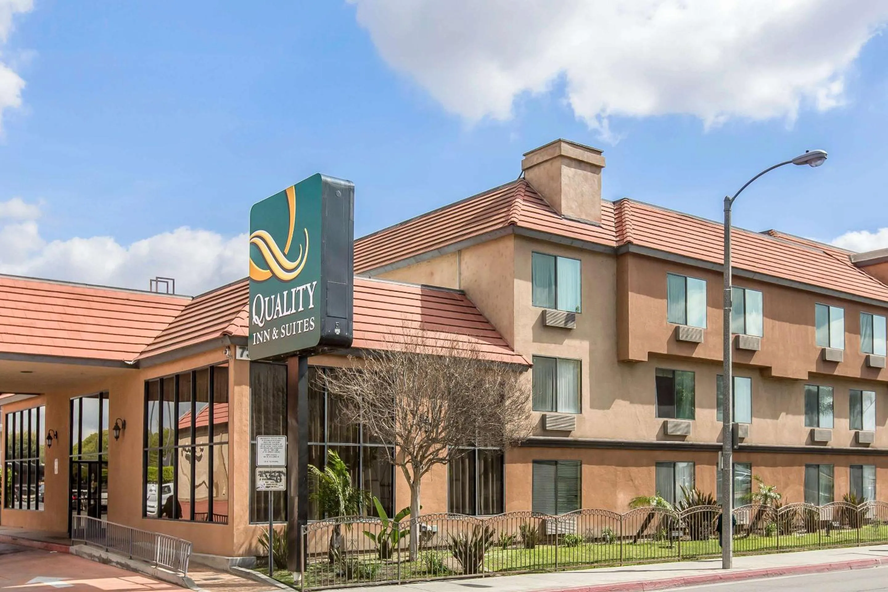 Property building in Quality Inn & Suites Bell Gardens-Los Angeles