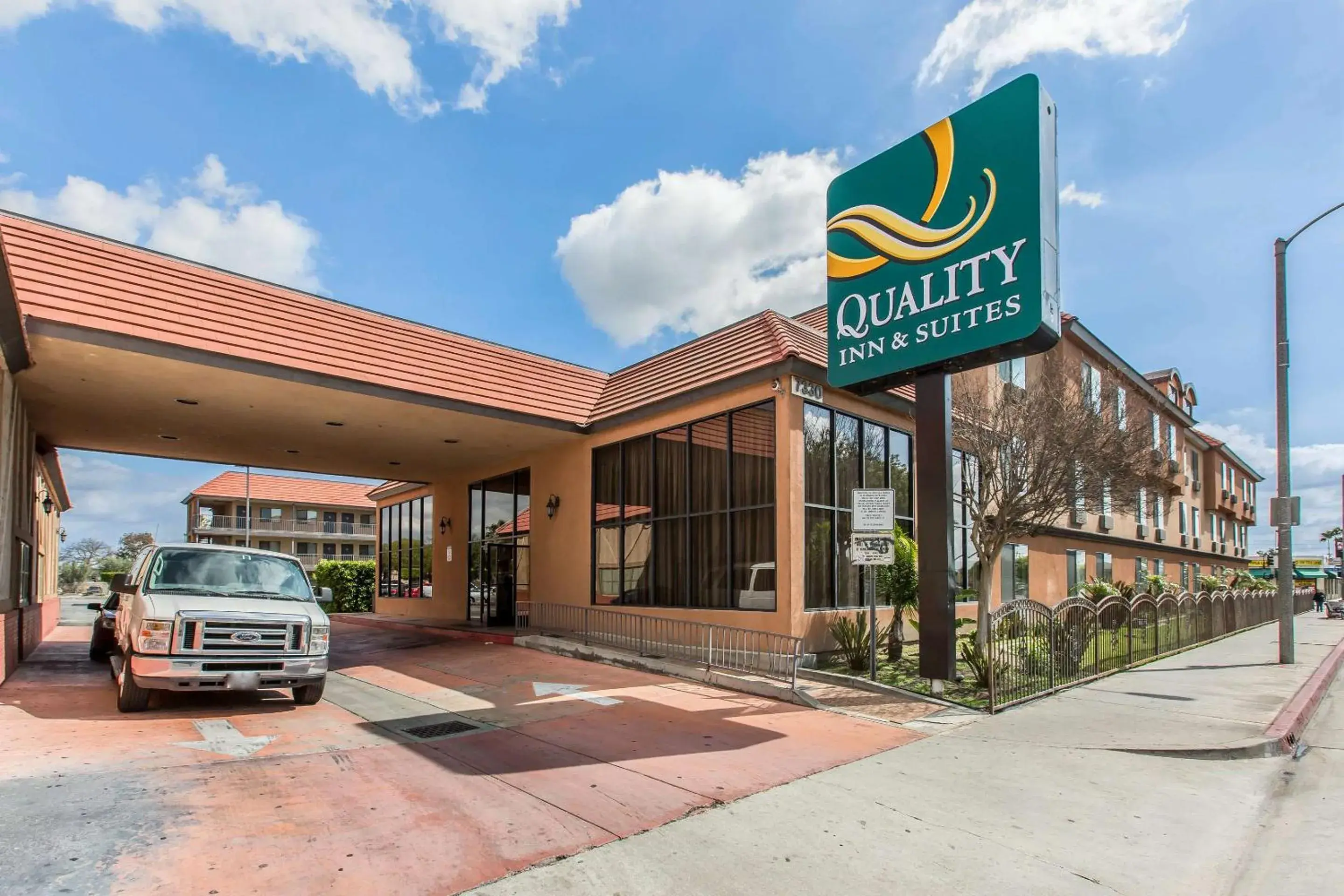 Property building in Quality Inn & Suites Bell Gardens-Los Angeles Property building in Quality Inn & Suites Bell Gardens-Los Angeles