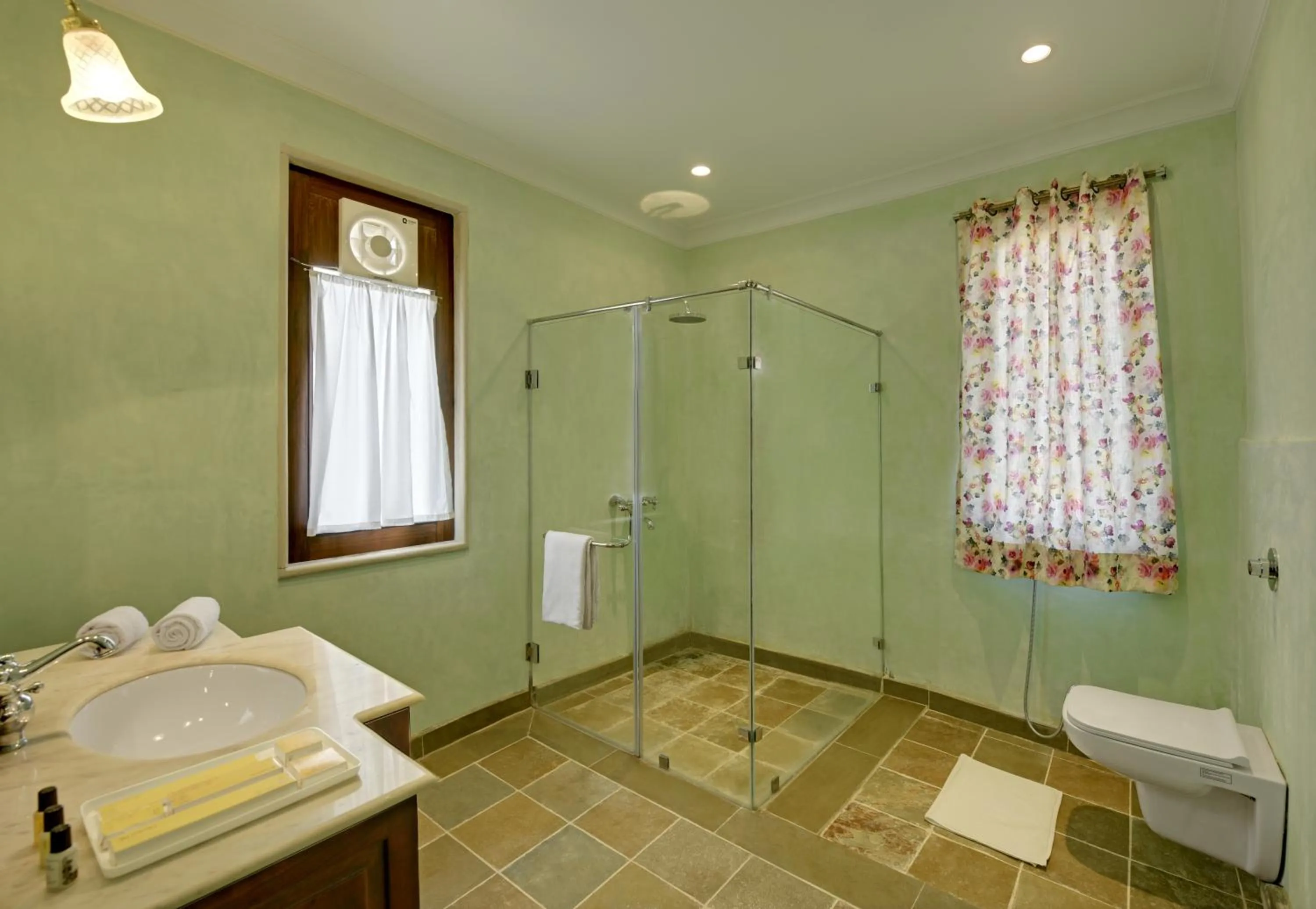 Shower in Jawai Leopard Safari Lodge