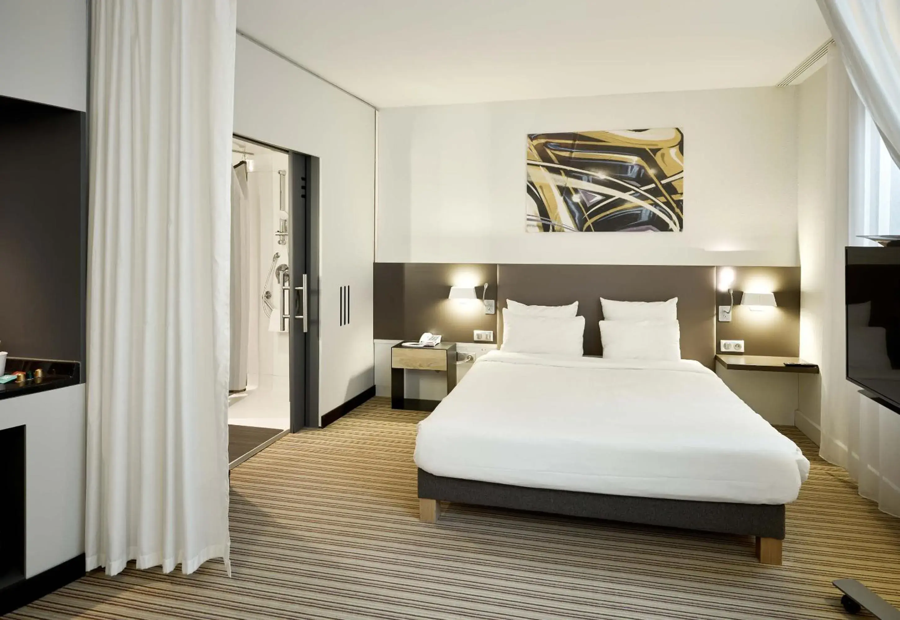 Bedroom, Bed in Novotel Suites Paris Velizy