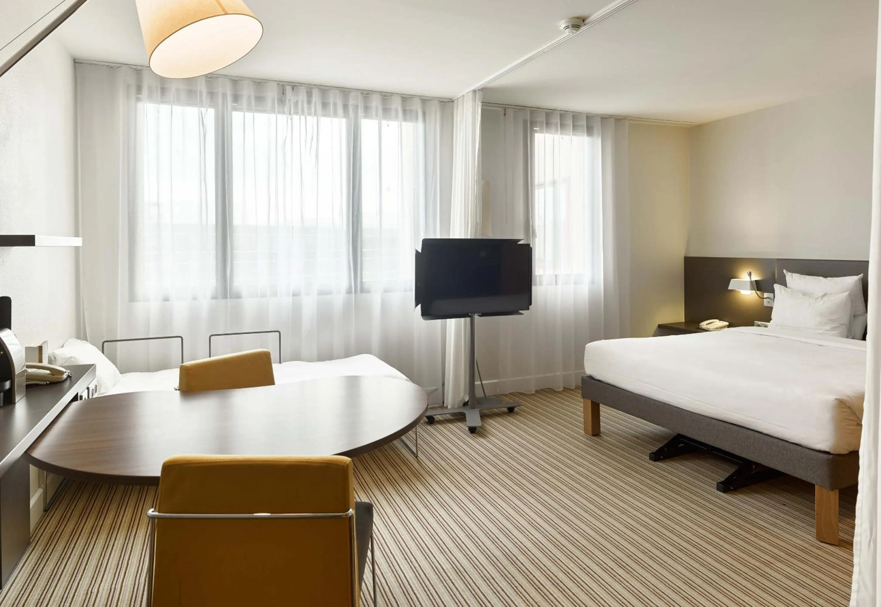 Photo of the whole room, Bed in B&B HOTEL Vélizy Est