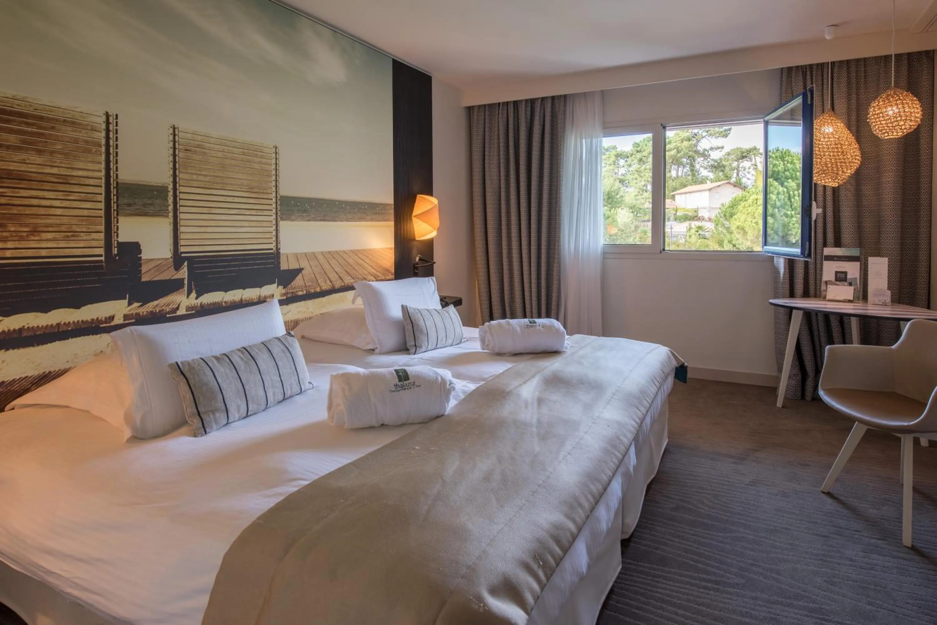 Photo of the whole room, Bed in Thalazur Arcachon