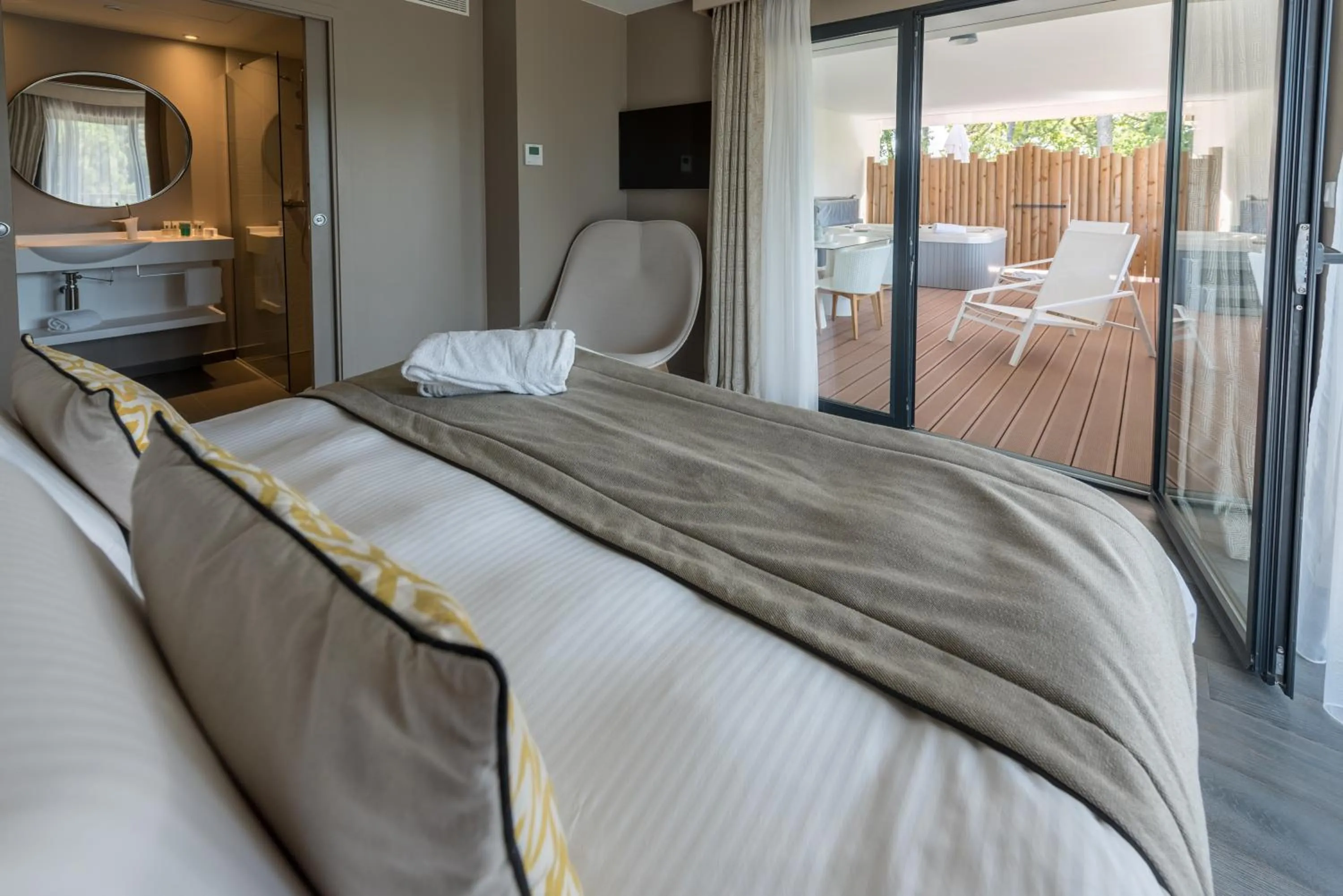 Balcony/Terrace, Bed in Thalazur Arcachon