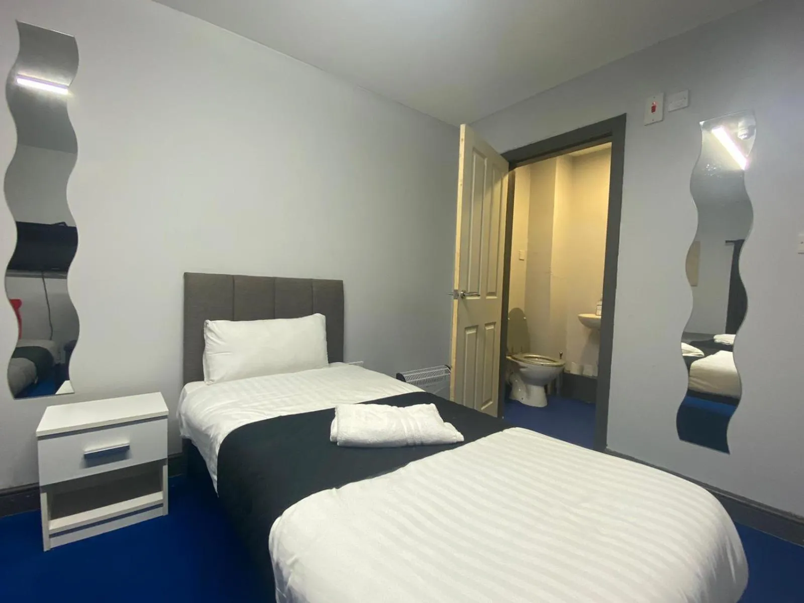 Bed in King Street Hotel