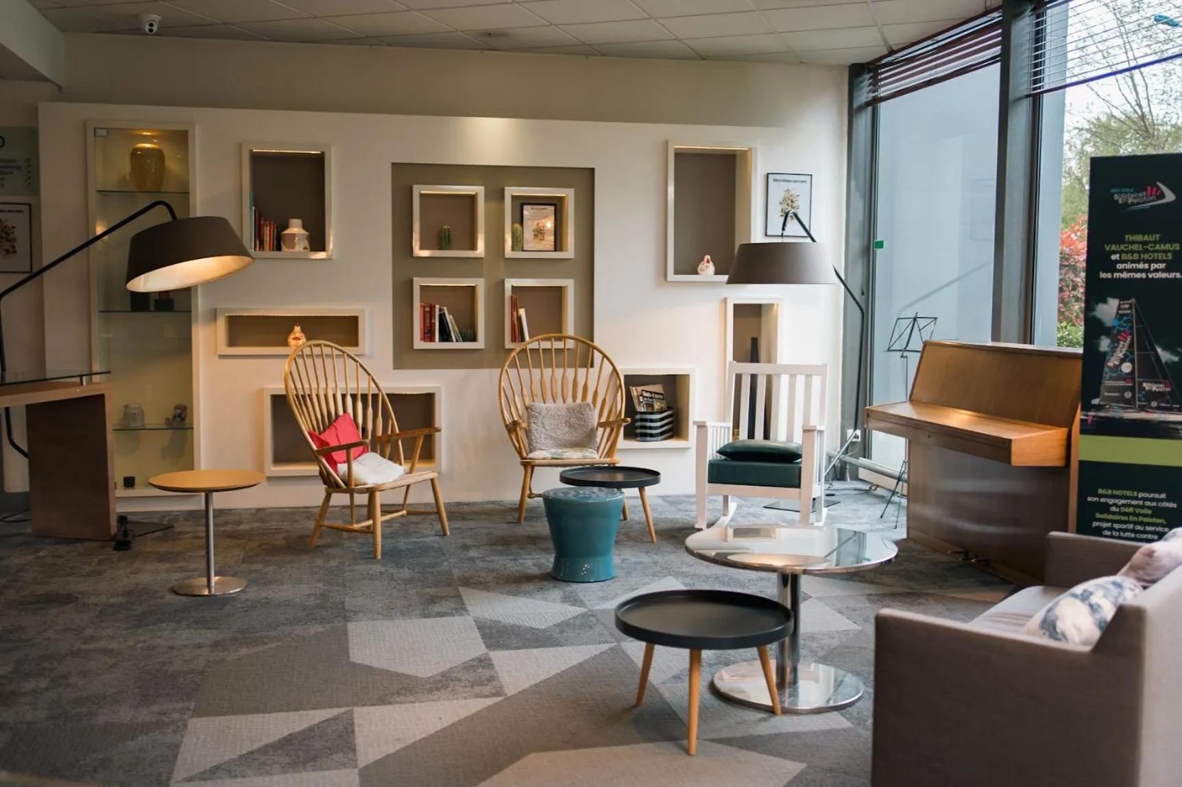 Living room in B&B HOTEL Cergy Port 4 étoiles