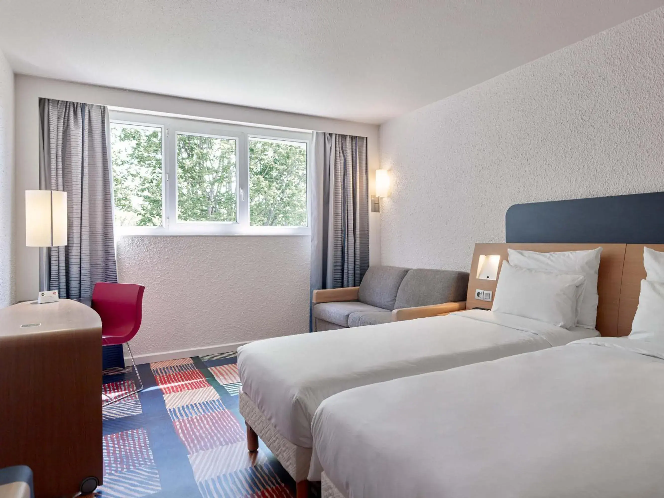 Bedroom, Bed in B&B HOTEL Cergy Port 4 étoiles