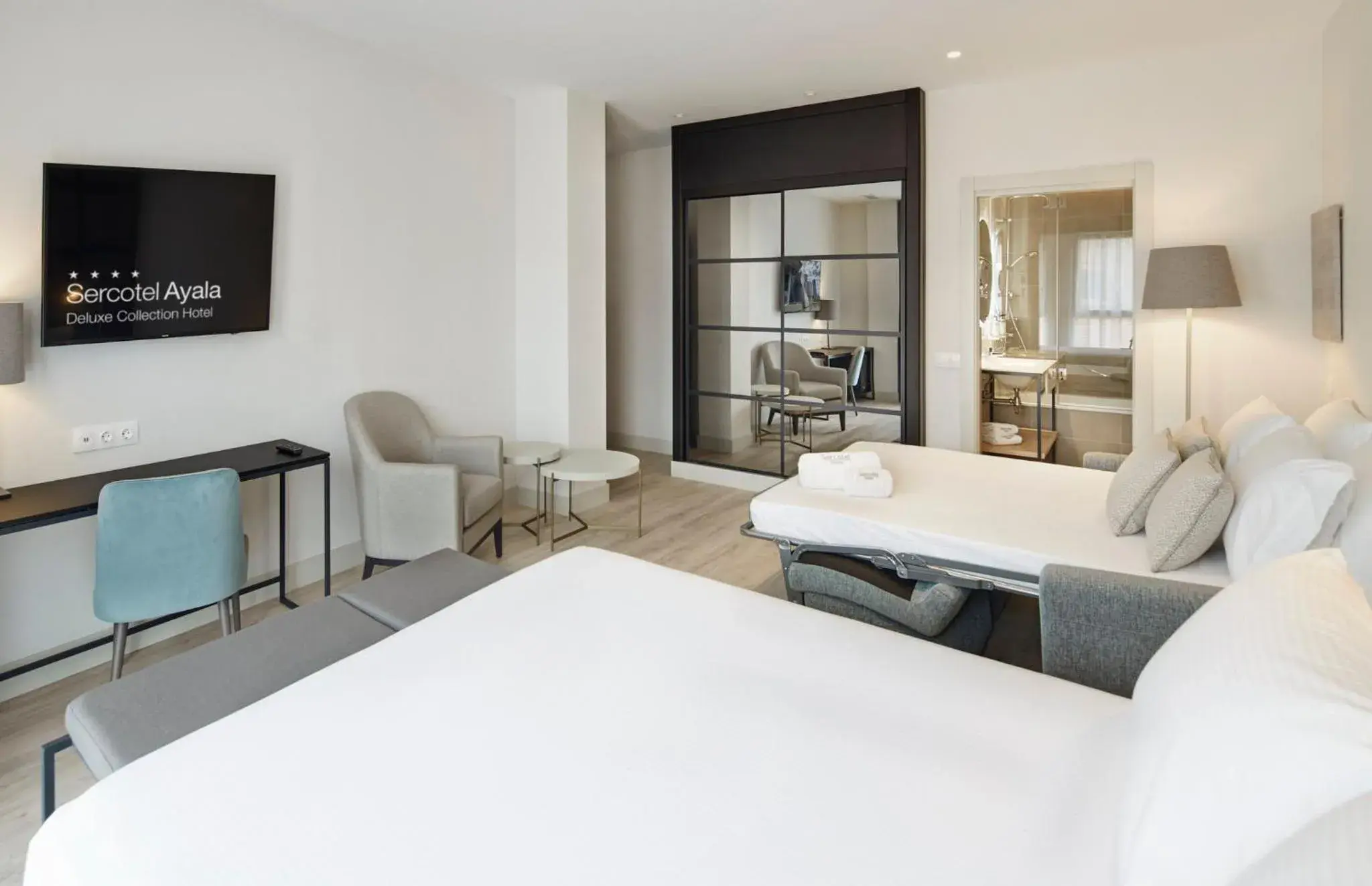 Photo of the whole room, Bed in Sercotel Ayala Photo of the whole room, Bed in Sercotel Ayala