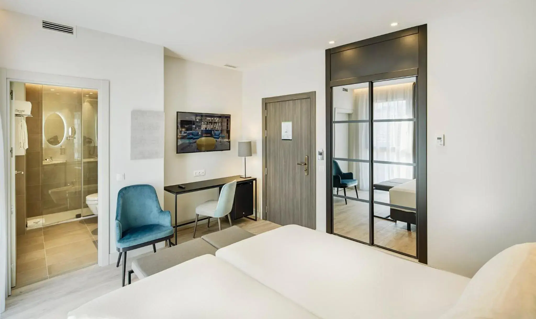 Photo of the whole room, Bed in Sercotel Ayala Photo of the whole room, Bed in Sercotel Ayala