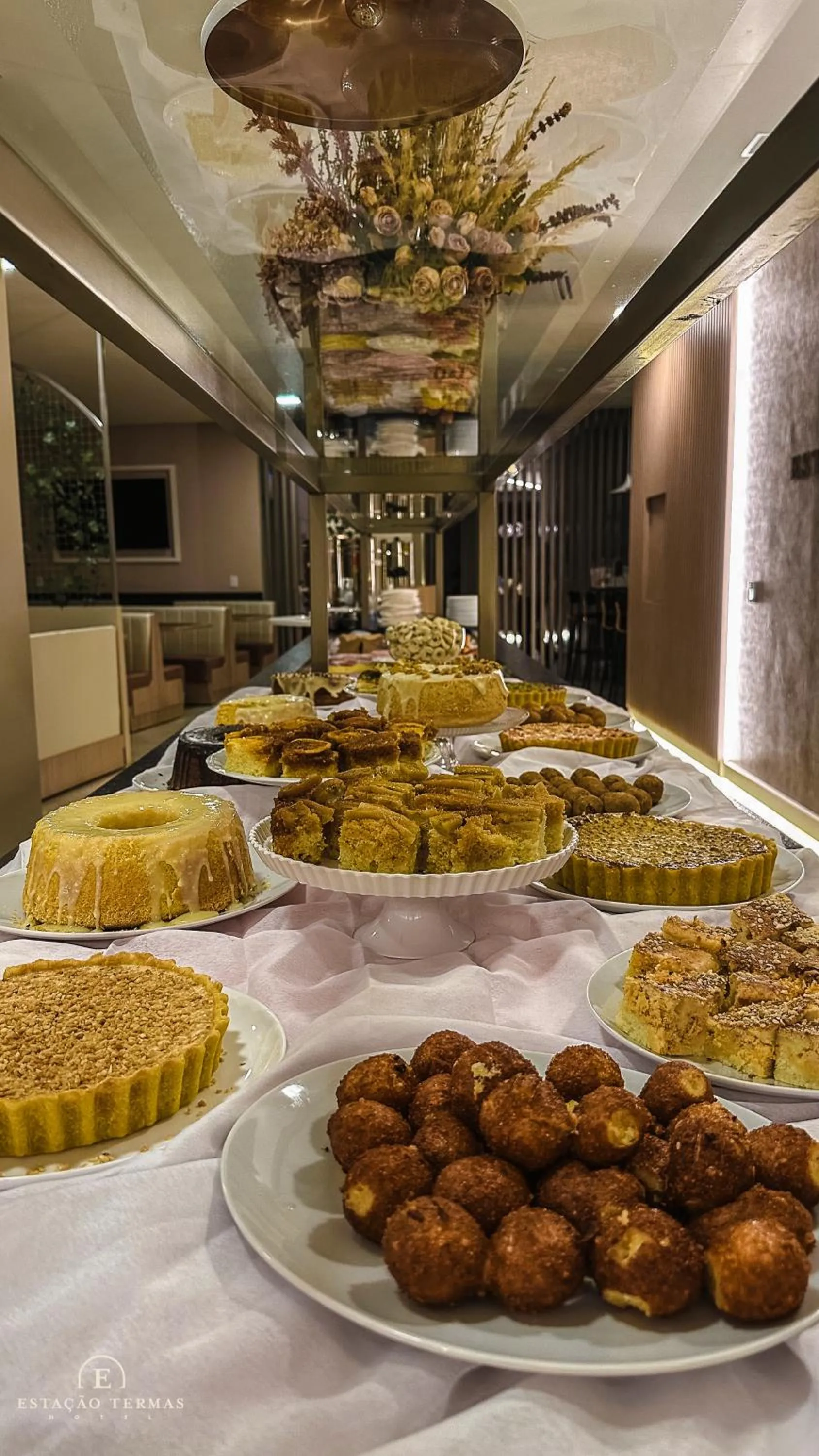 Restaurant/places to eat in Pousada Center