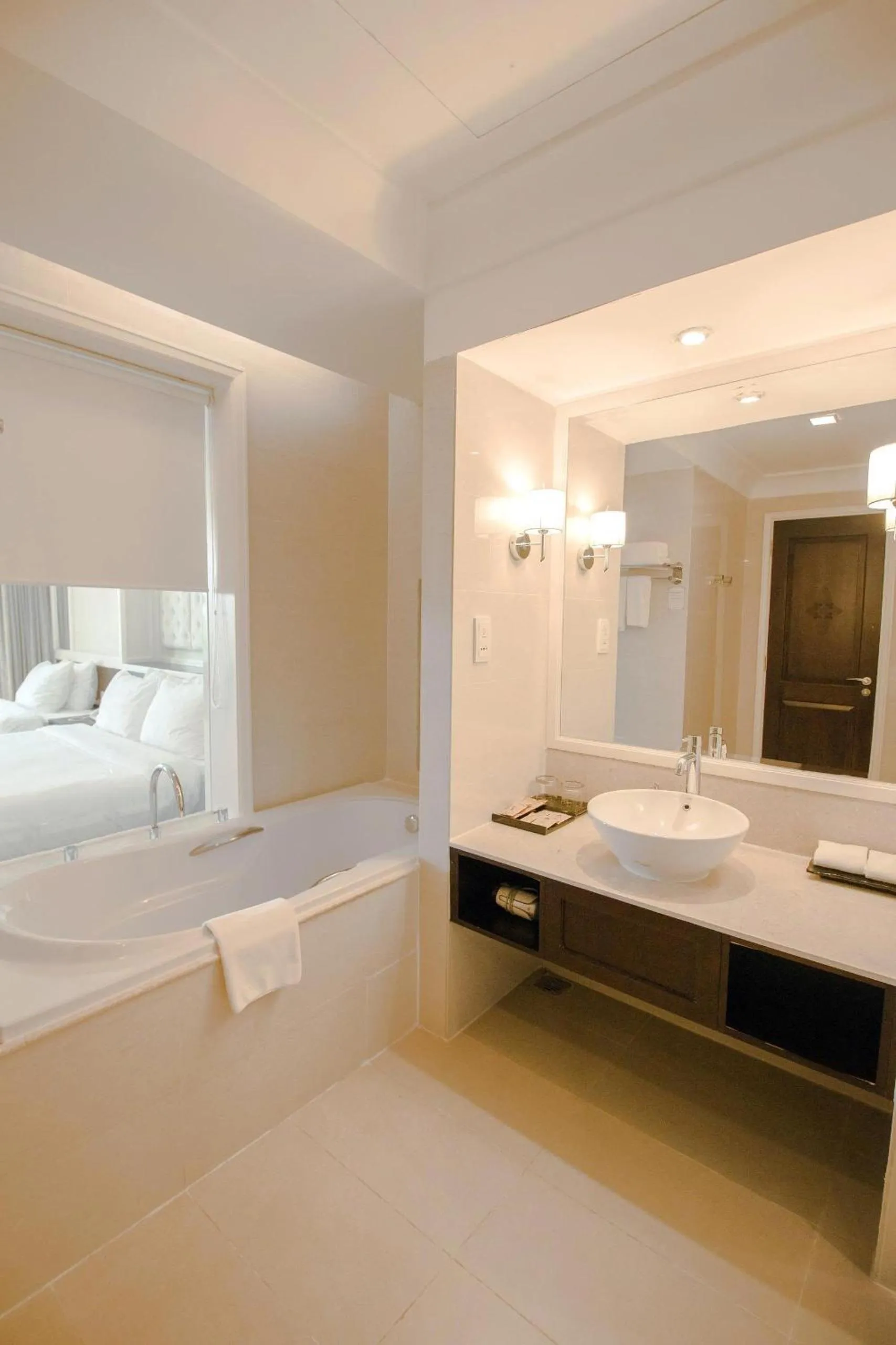 Bathroom, Bed in La Sapinette Hotel Dalat
