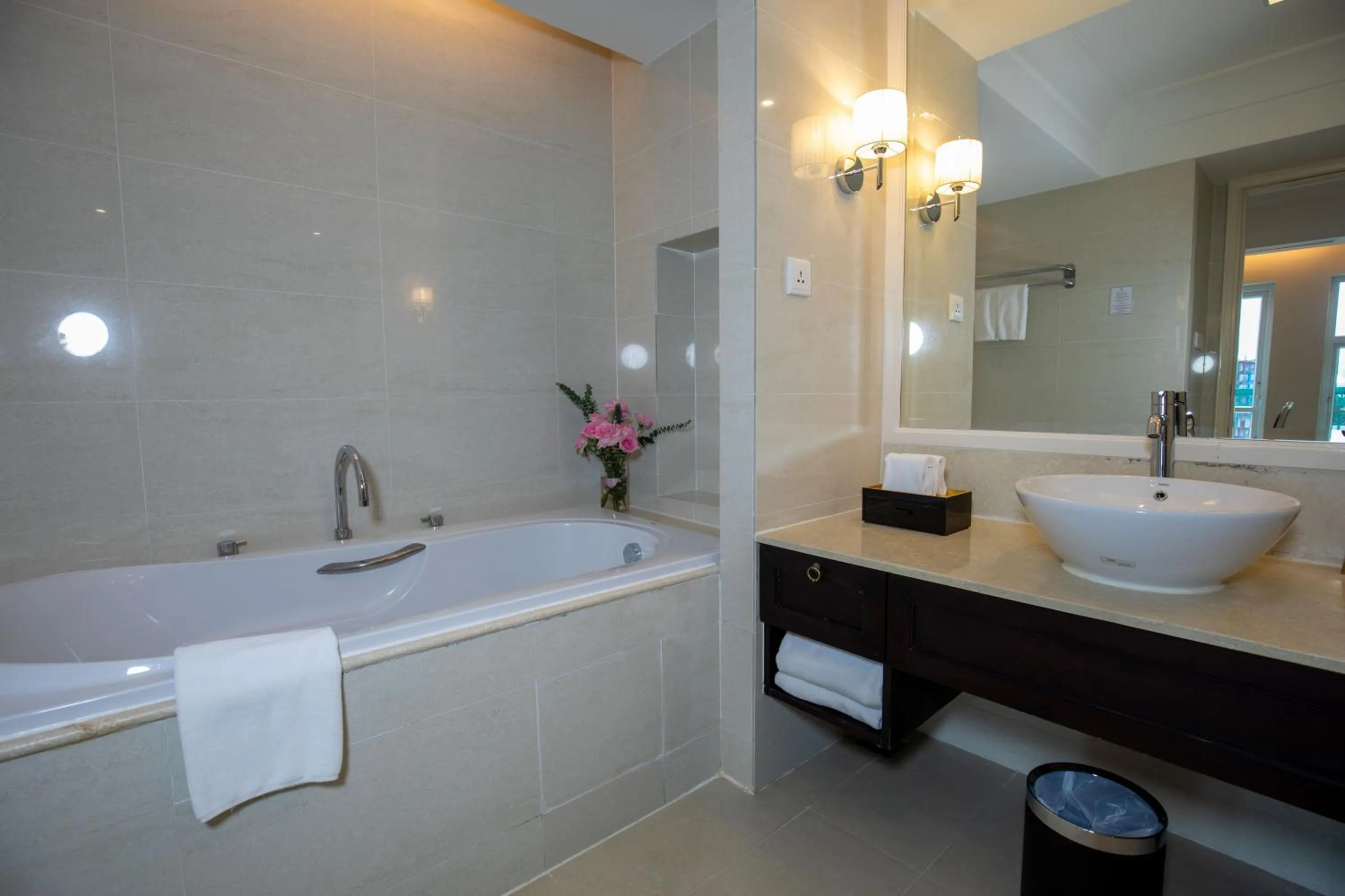 Bath in La Sapinette Hotel Dalat
