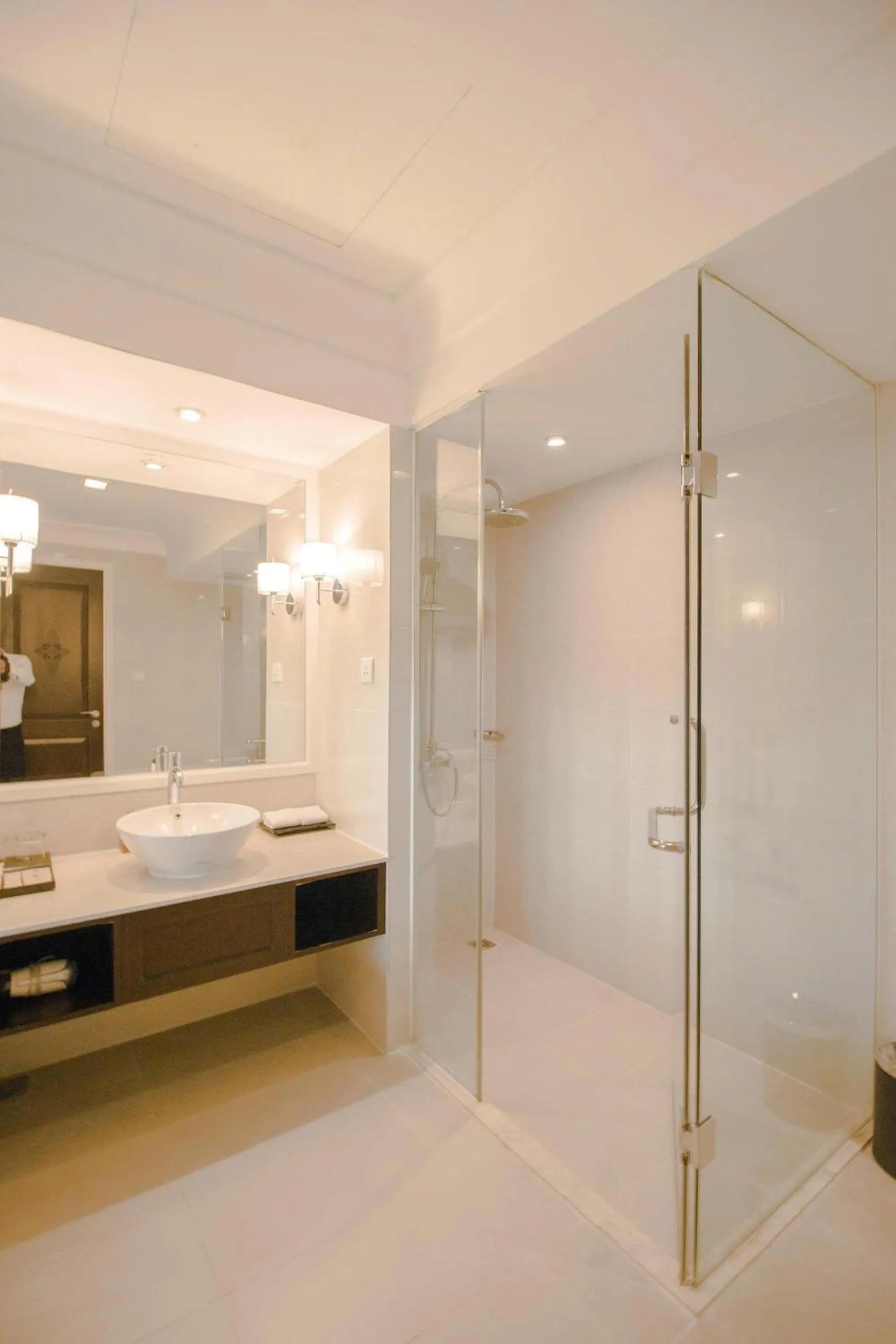 Bathroom in La Sapinette Hotel Dalat