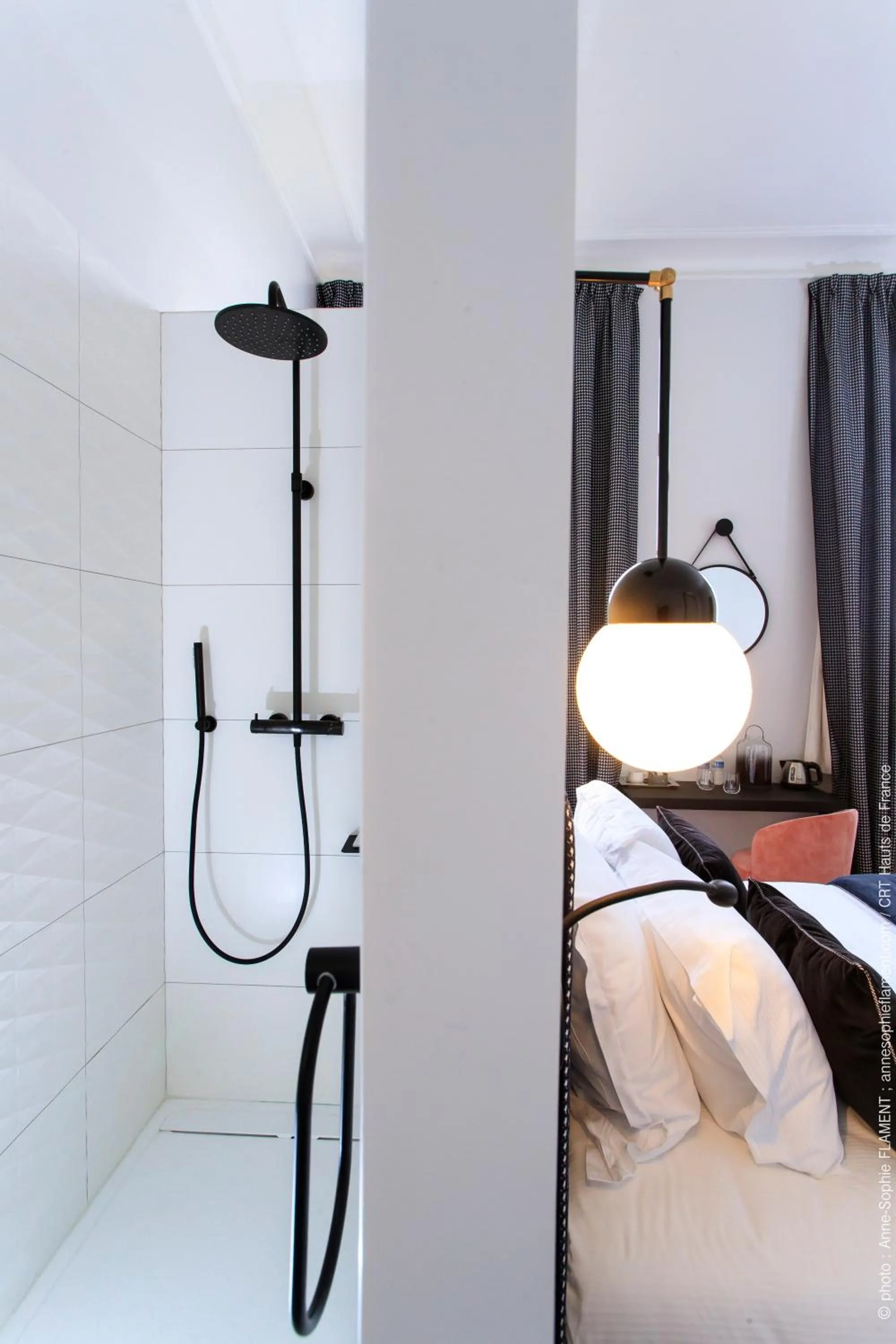 Bathroom, Bed in VILLA VARENTIA