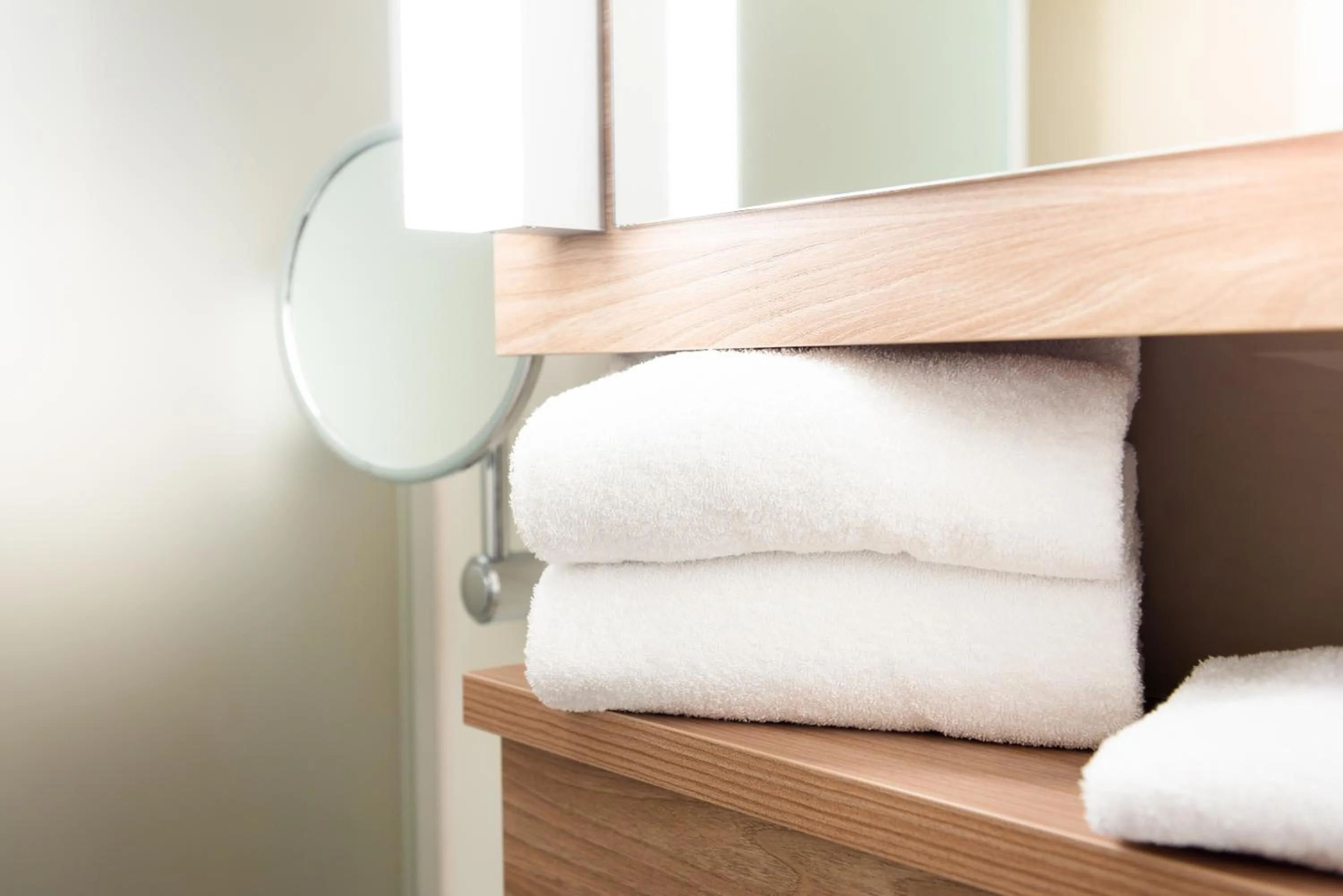 Bathroom, Bed in Hotel Königshof am Funkturm Business