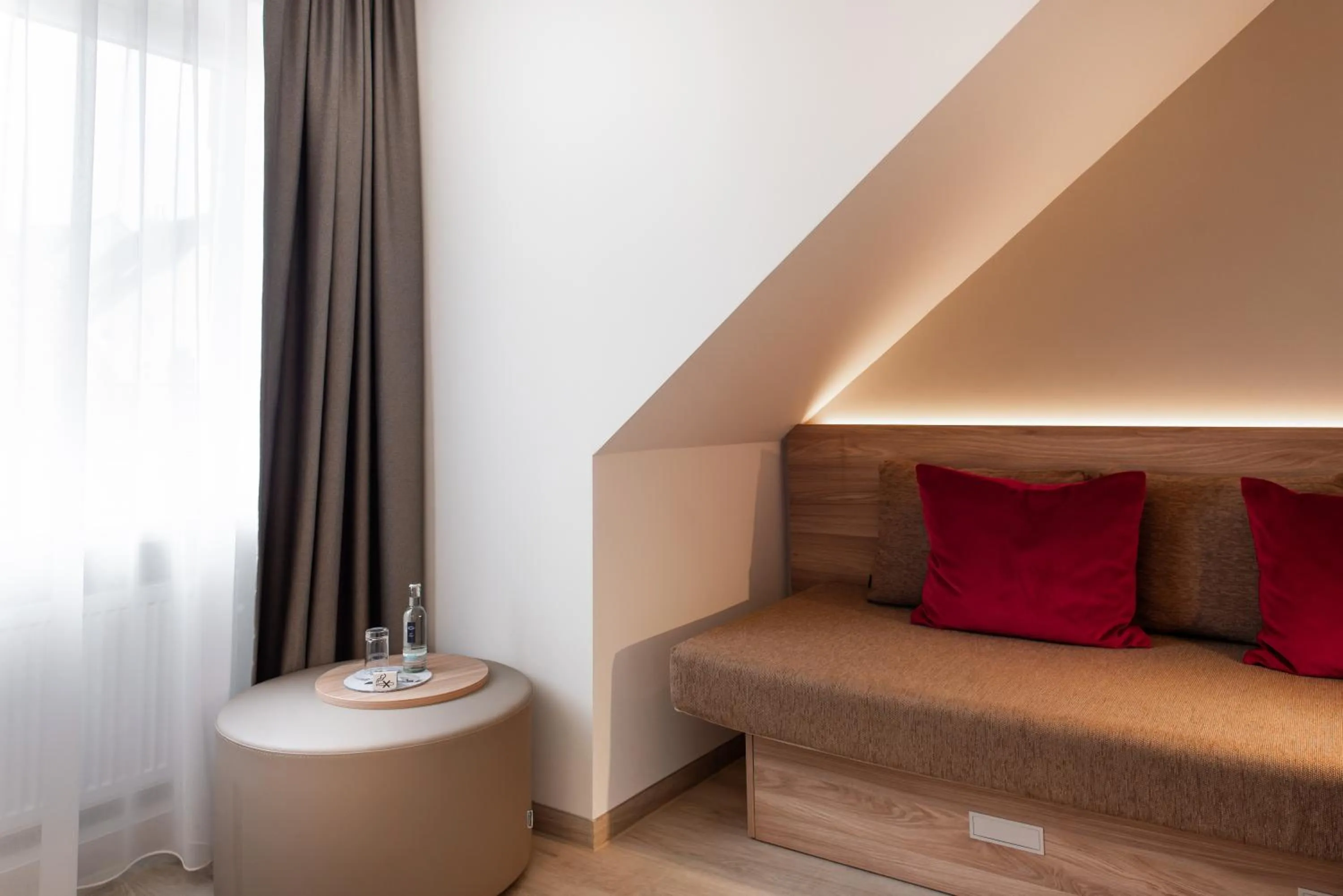 Living room, Bed in Hotel Königshof am Funkturm Business