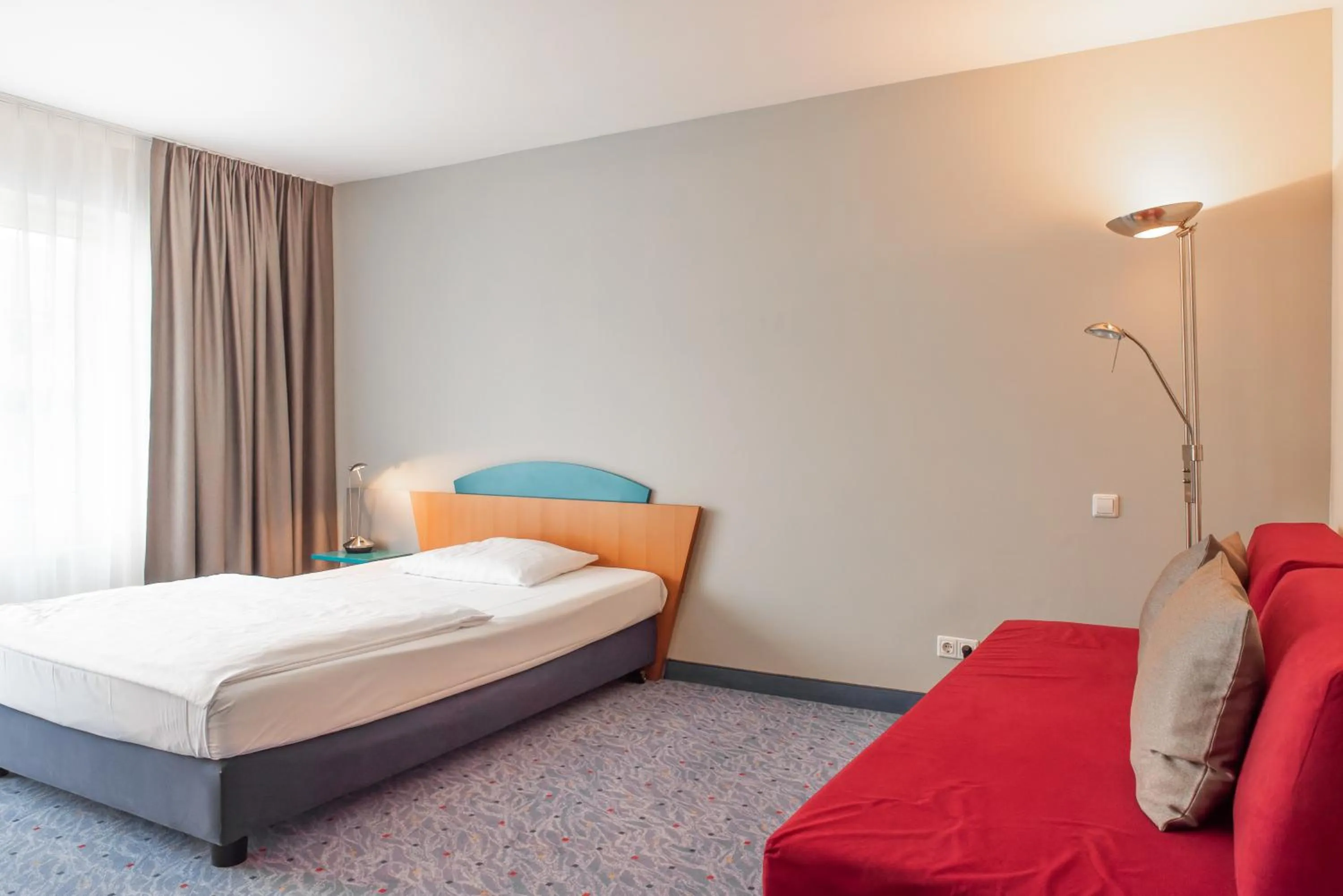 Bedroom, Bed in Hotel Königshof am Funkturm Business