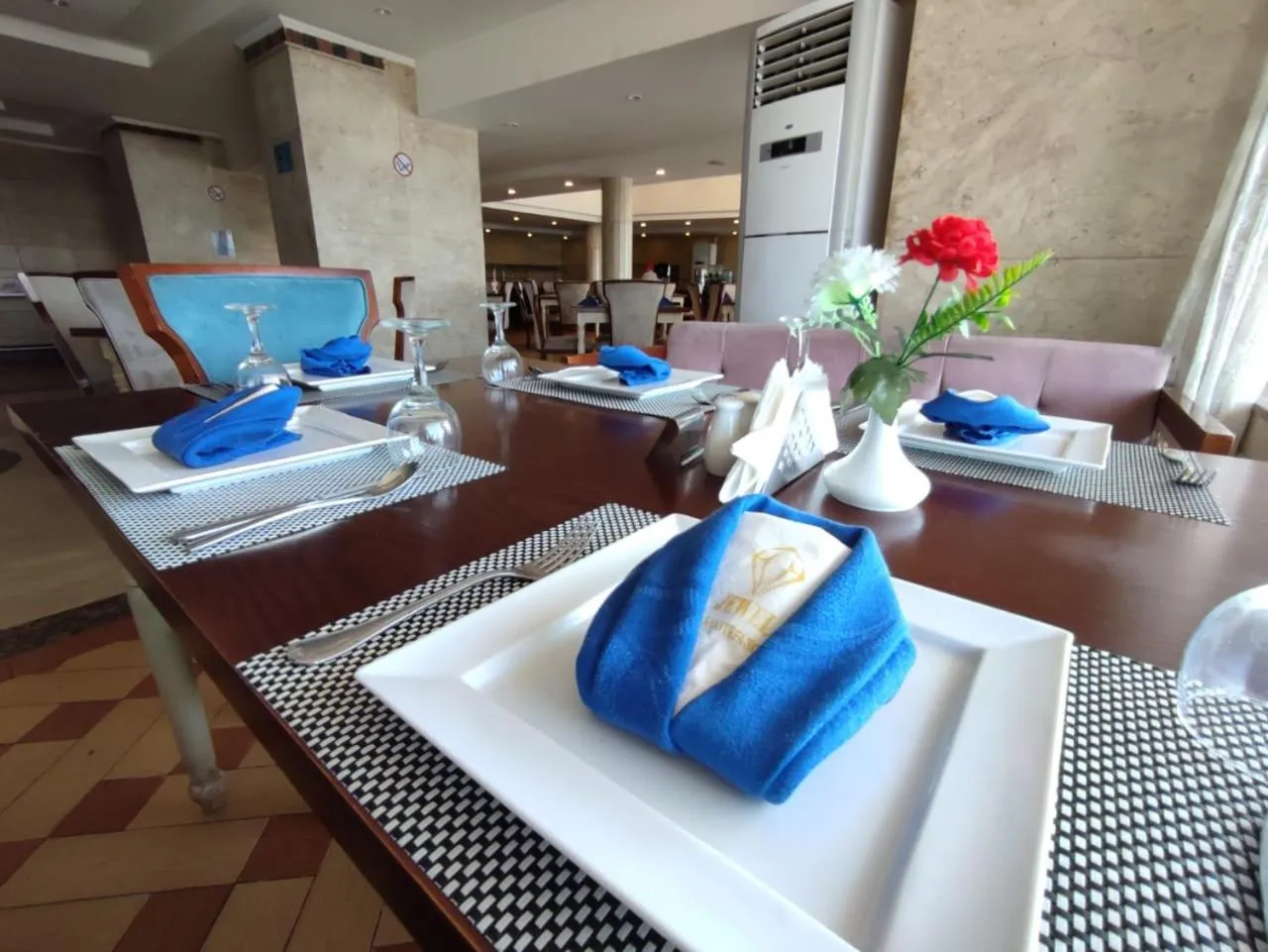 Restaurant/places to eat in Jewel San Stefano Hotel