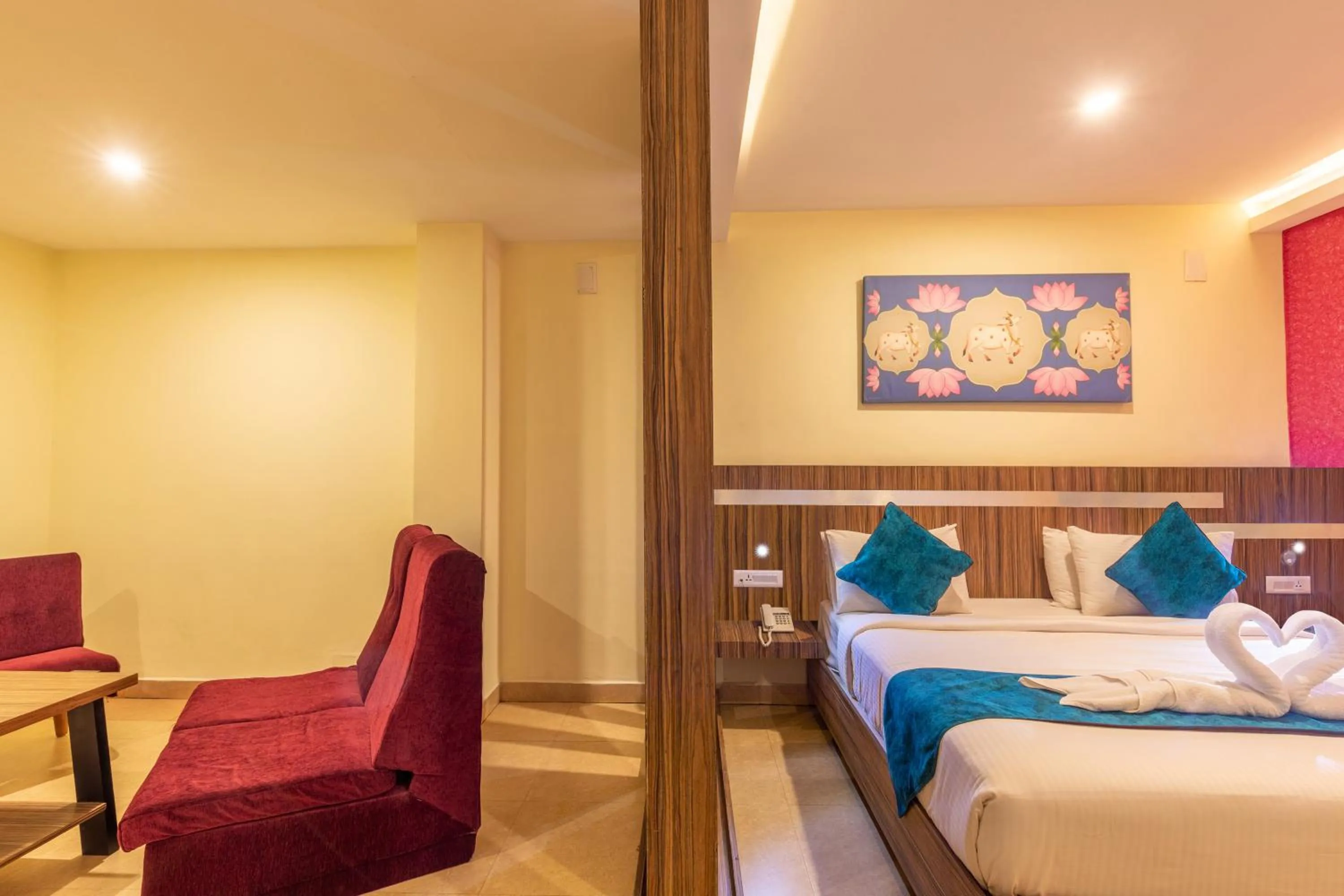 Living room, Bed in Vinayaga Inn by Poppys, Ooty