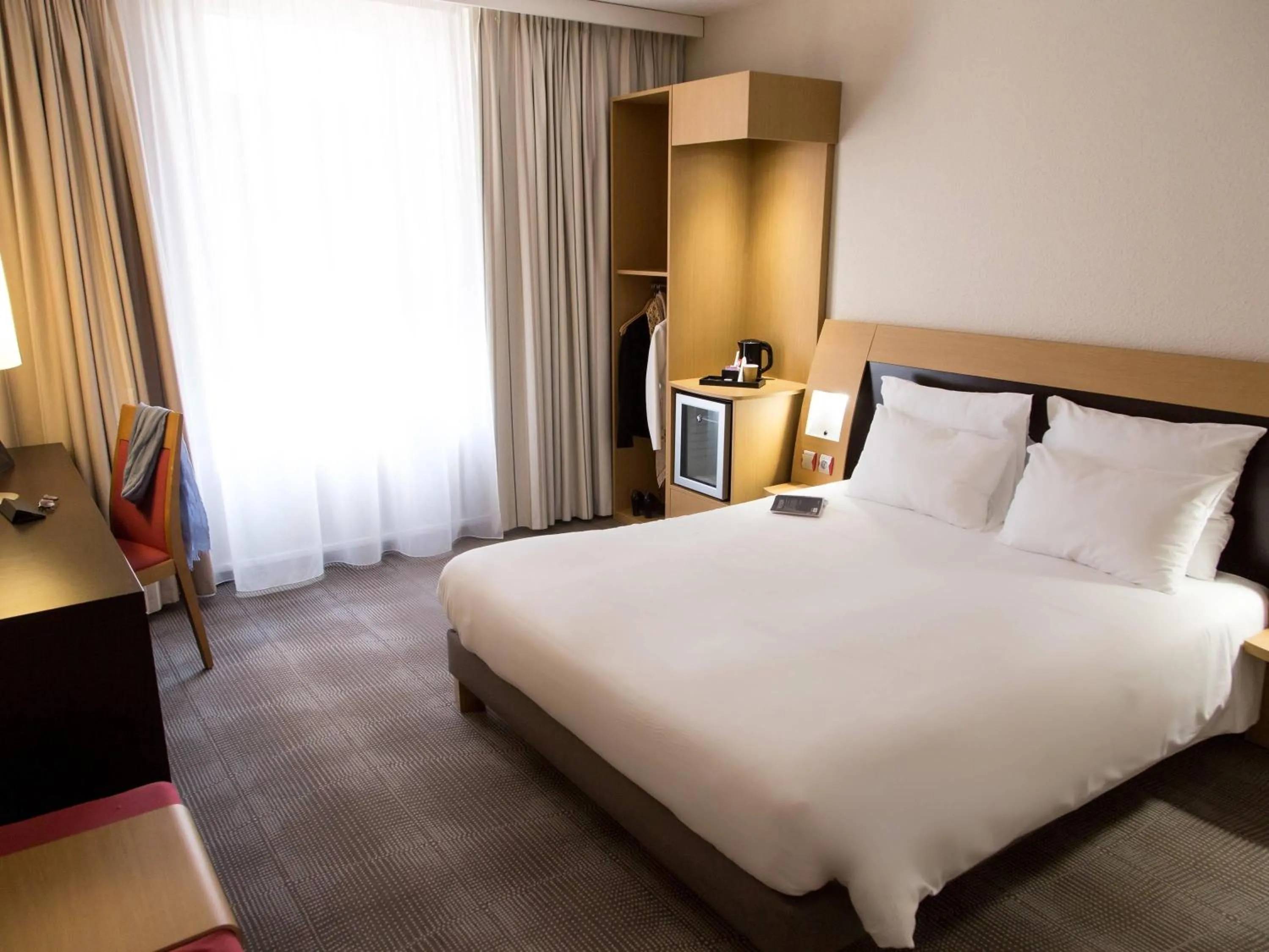 Bedroom, Bed in Novotel Perpignan Nord Rivesaltes